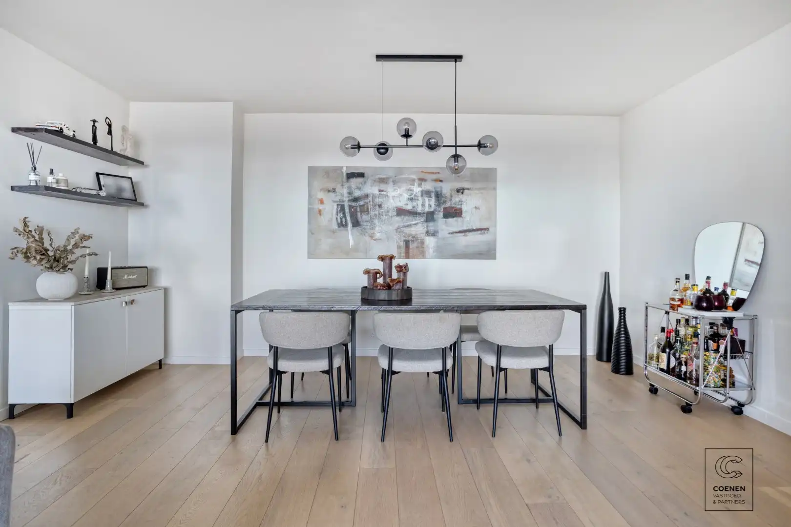 Stijlvol gerenoveerd appartement met 2 slaapkamers & zonnig terras op toplocatie te Berchem foto 4