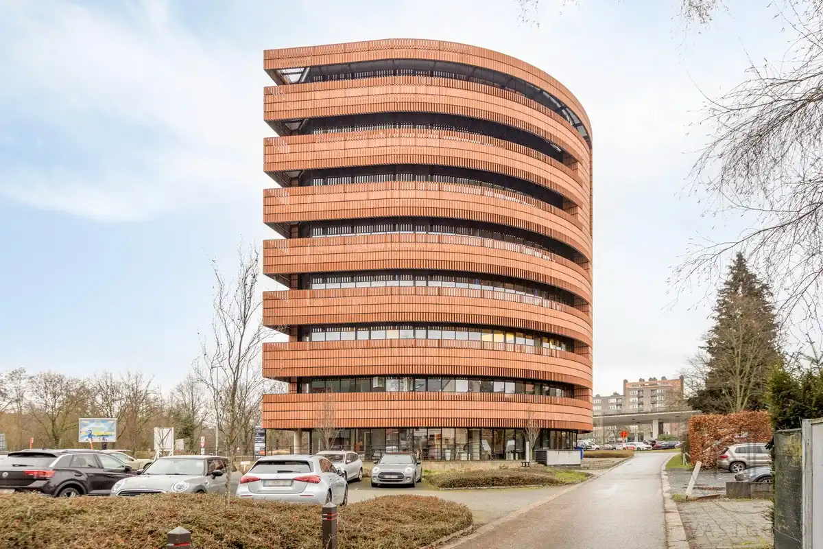 Instapklaar bedrijfsruimte van ca. 420 m² in het Botta-gebouw foto 2