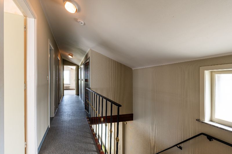 Degelijk gebouw met veel potentieel foto 16