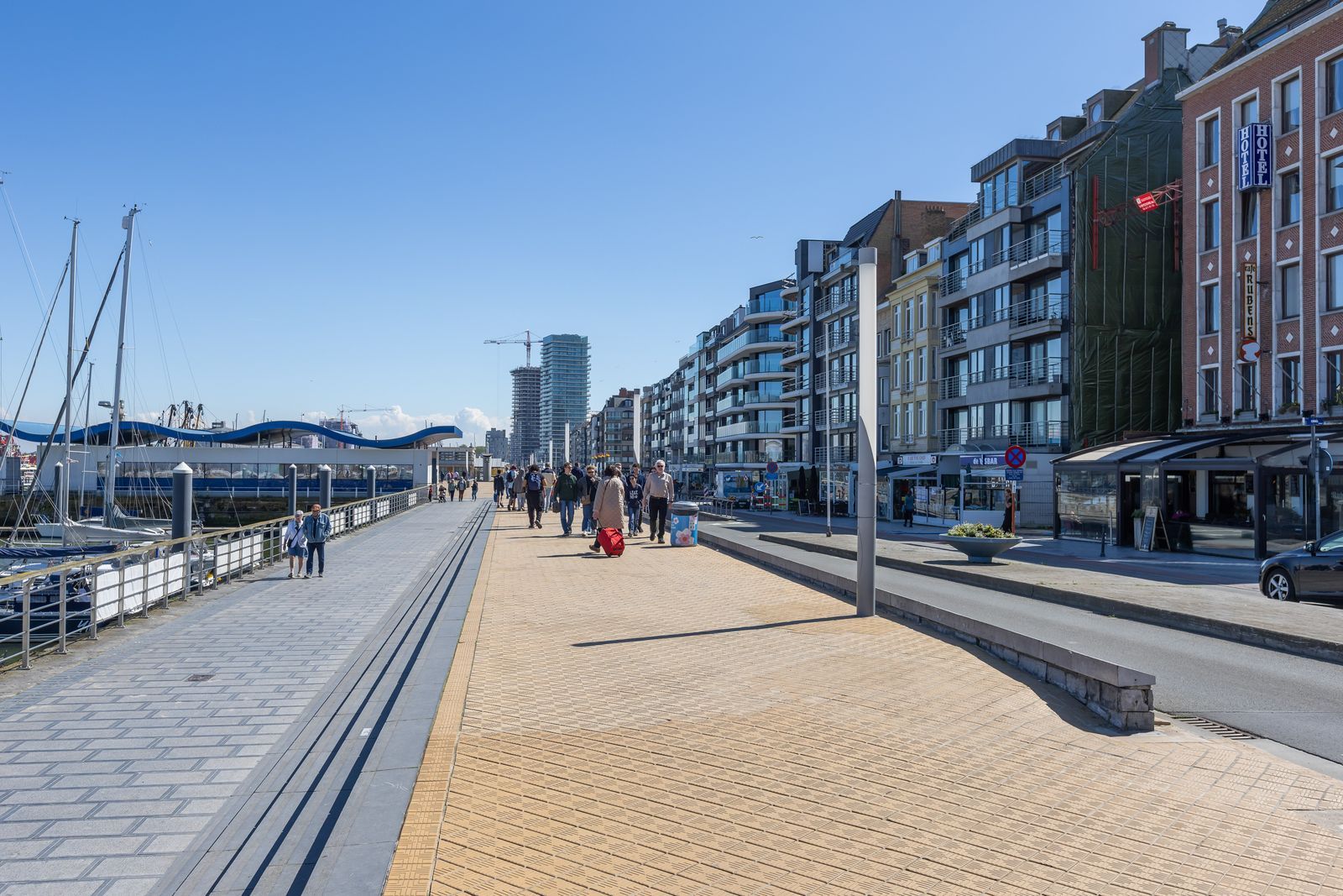 Zéér sfeervol en lichtrijk appartement met 1 slpk op geliefde Vissersplein foto 12