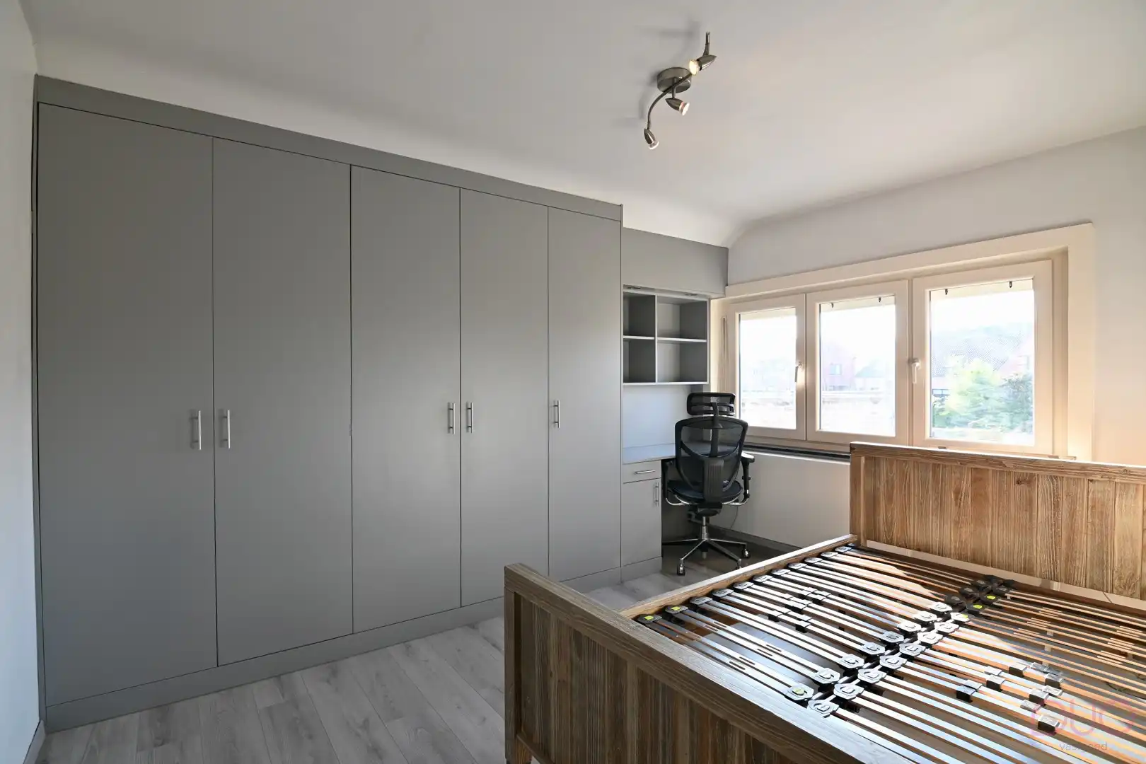 Instapklare woning met 4 slaapkamers en tuin foto 15