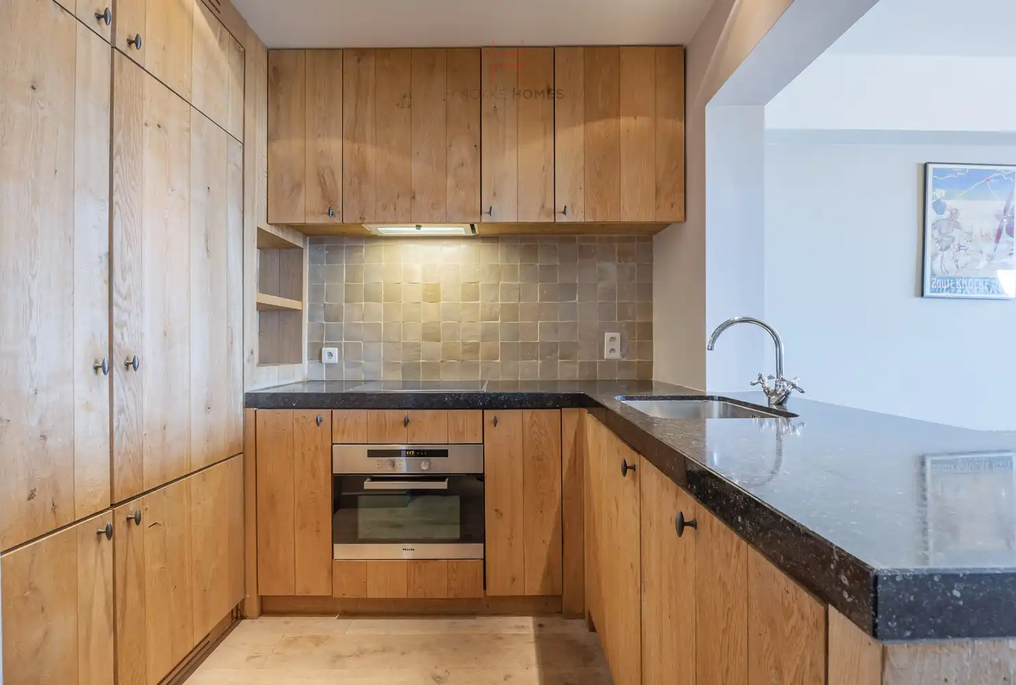 Ruim twee- slaapkamerappartement met frontaal zeezicht foto 8
