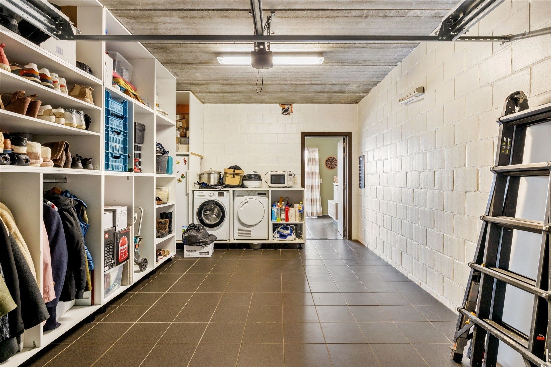 Recente gezinswoning met 3 slaapkamers en inpandige garage (BJ 2014) foto 25