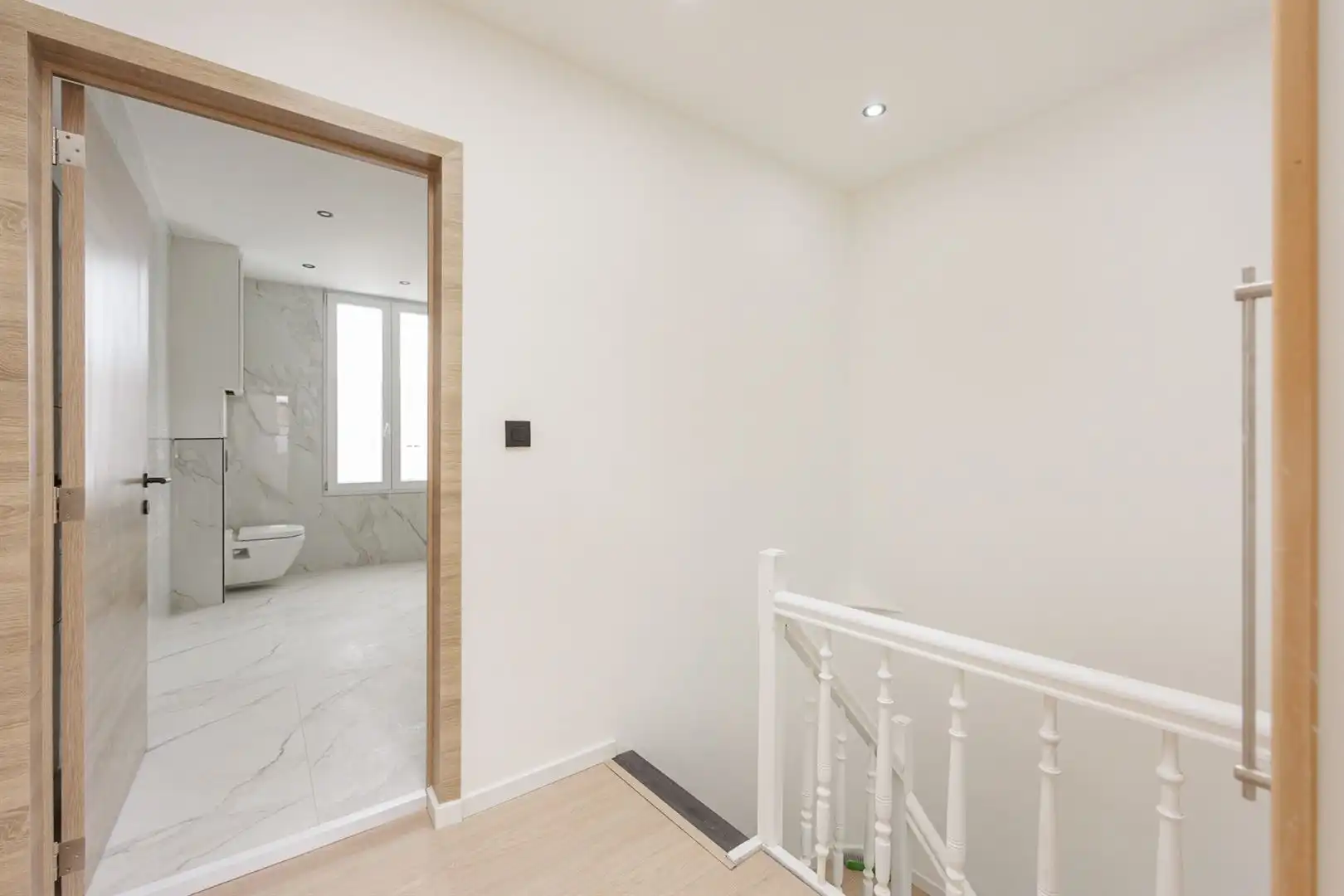 Volledig gerenoveerd & Energiezuinig: Ruime gezinswoning met 3 slaapkamers foto 23