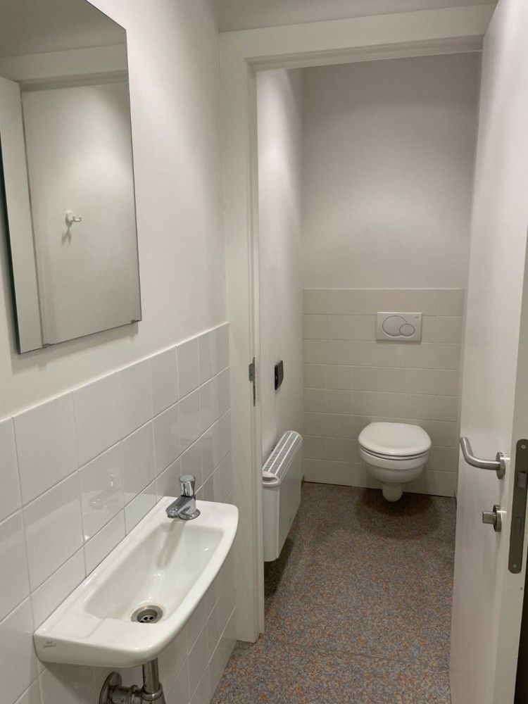 Instapklaar en polyvalent handelspand met 2 handelsruimten en ruim appartement foto 27