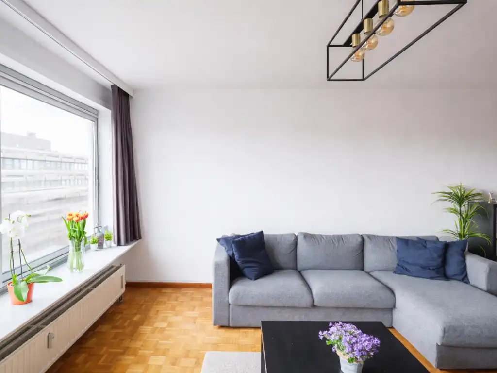 Ruim appartement met 2 slaapkamers en een zonnig terras, gelegen vlakbij het centrum van Gent. foto 4