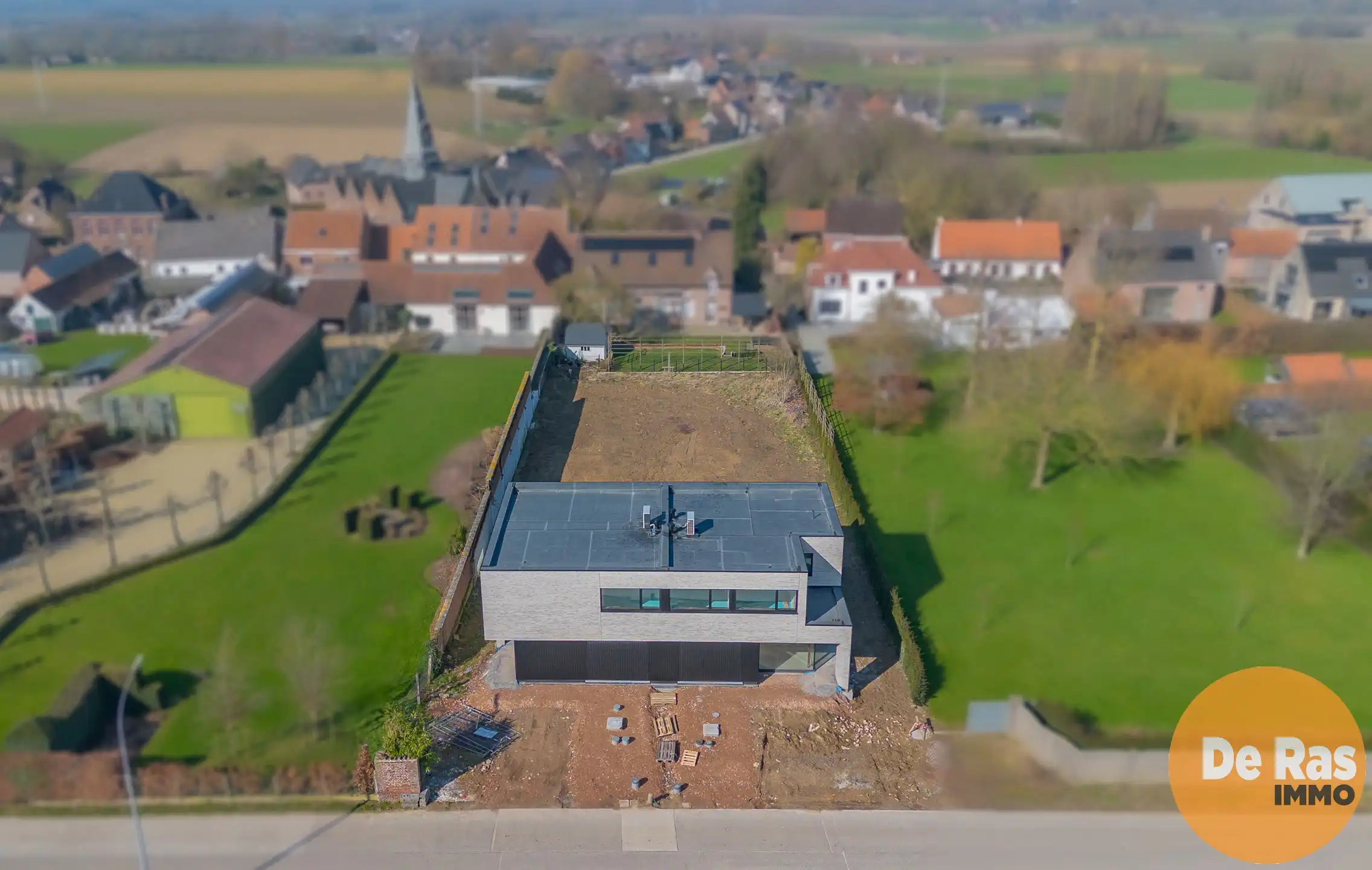 ZWALM - Nieuwbouwwoning met 4 slp, garage en tuin! foto {{pictureIndex}}