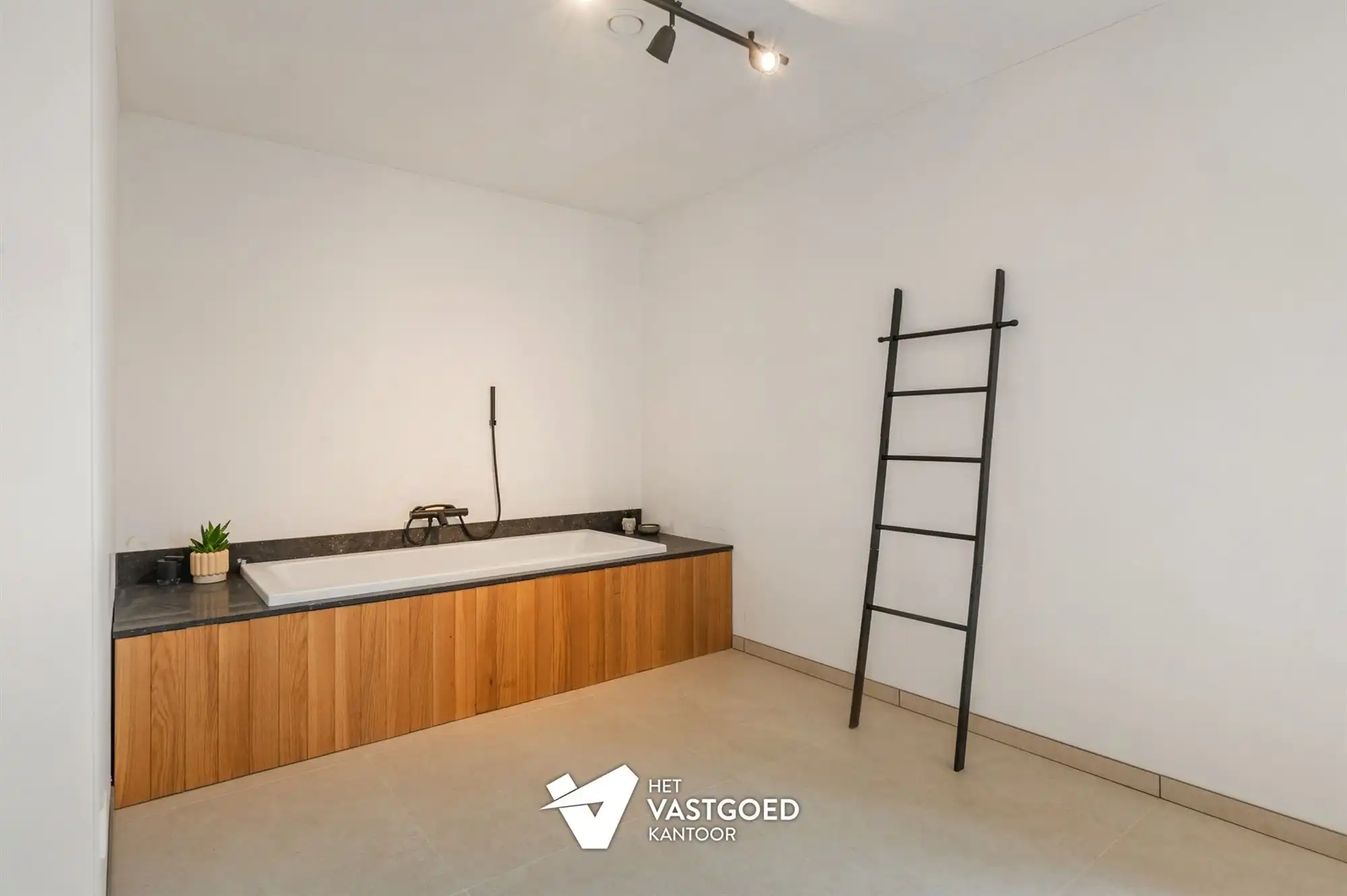 ZEER RUIME RECENTE WONING (266M²) MET LEUKE TUIN TE WIJCHMAAL foto 20