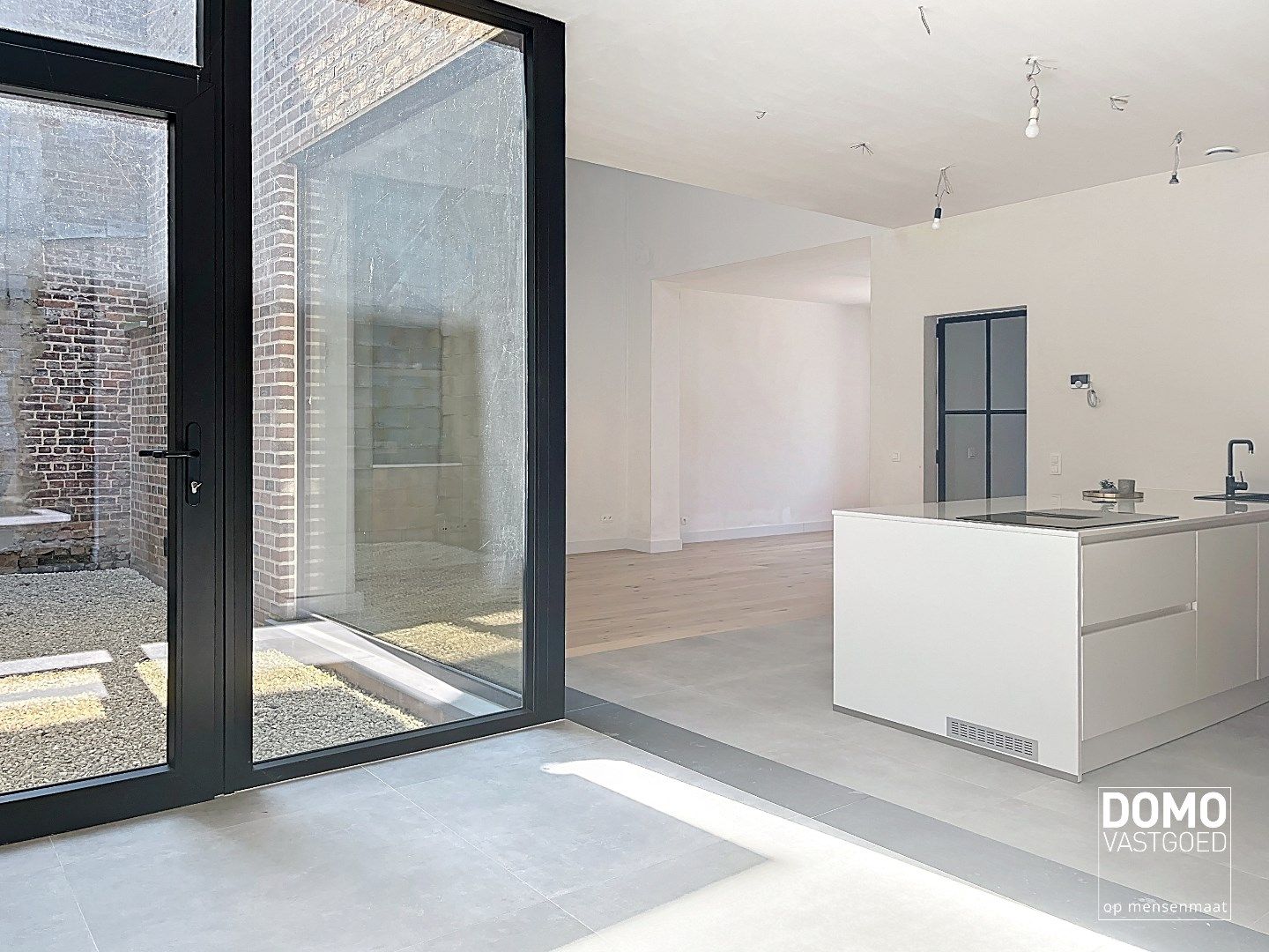 PRACHTIG GERENOVEERDE, LICHTRIJKE WONING MET 3 SLAAPKAMERS, 2 BADKAMERS, EEN ZONNIGE TUIN EN 2 PARKEERPLAATSEN TE GINGELOM (MIELEN-BOVEN-AALST)   foto 11