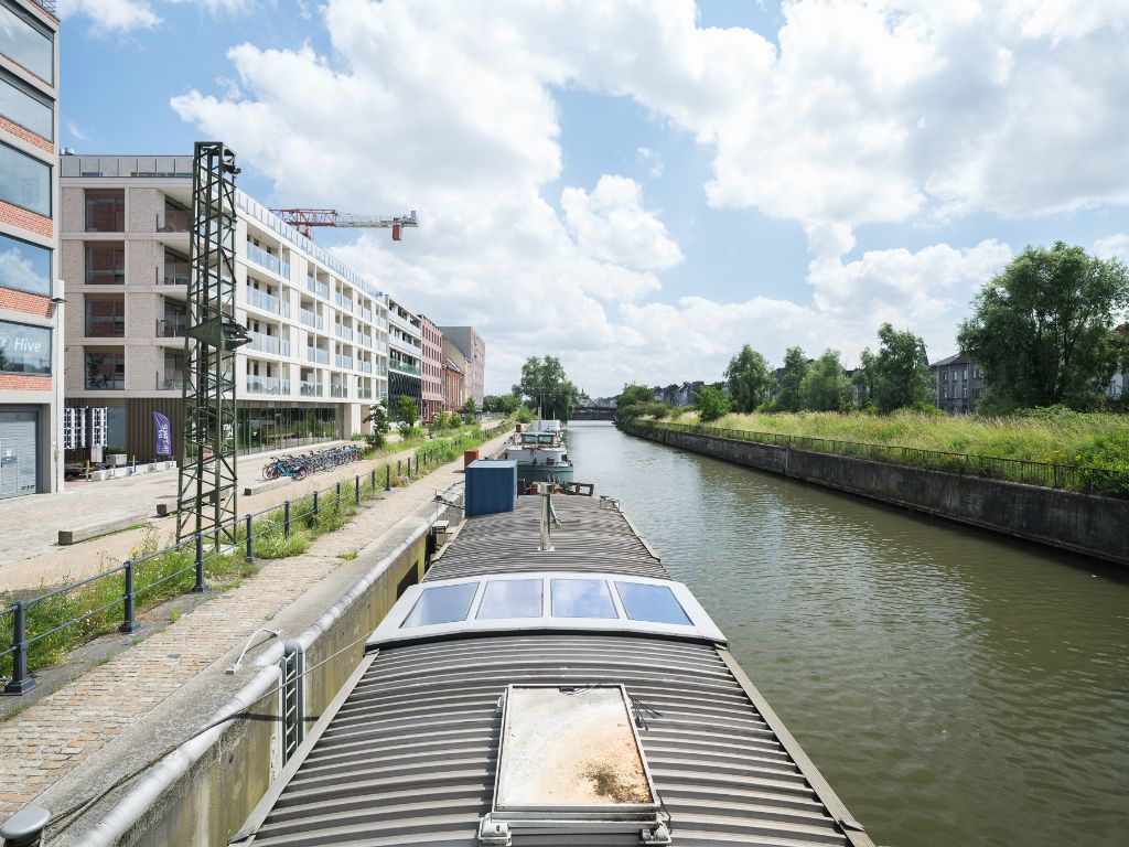 Instapklare woonboot ‘Aurelia Feria’ te koop op een unieke locatie, aan het stadscentrum, Kleindokkaai. foto 23