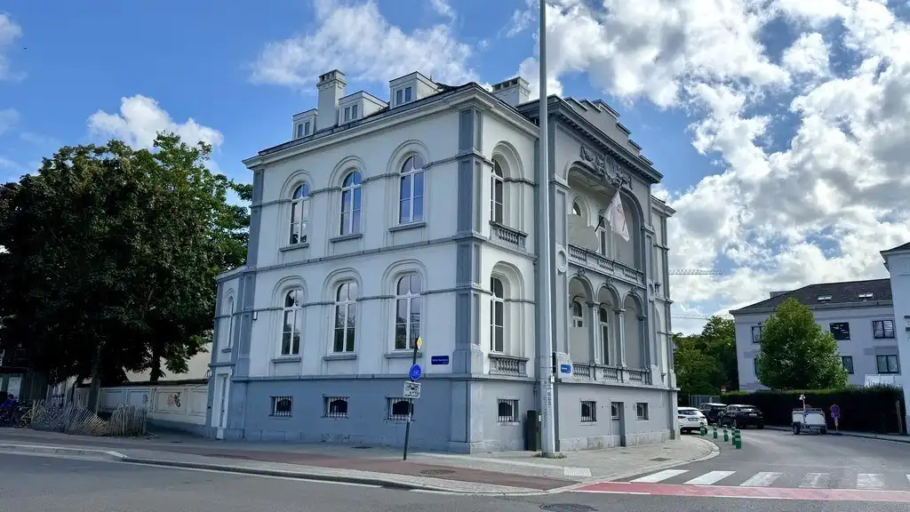 Gemeubelde kantoorruimte met diensten vlakbij het station van Mechelen foto {{pictureIndex}}