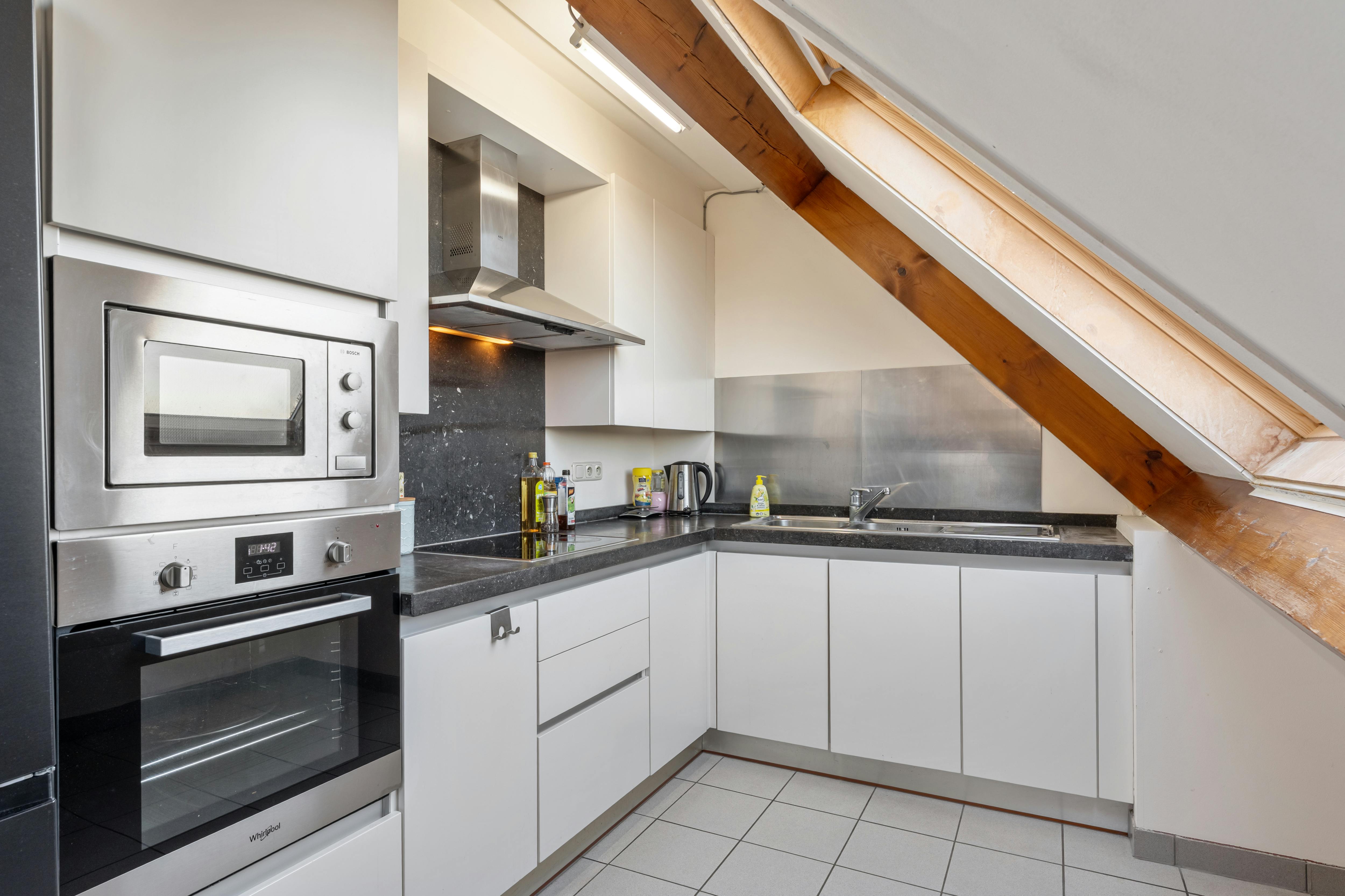 Instapklaar appartement met twee terrassen in het centrum van Genk foto 5