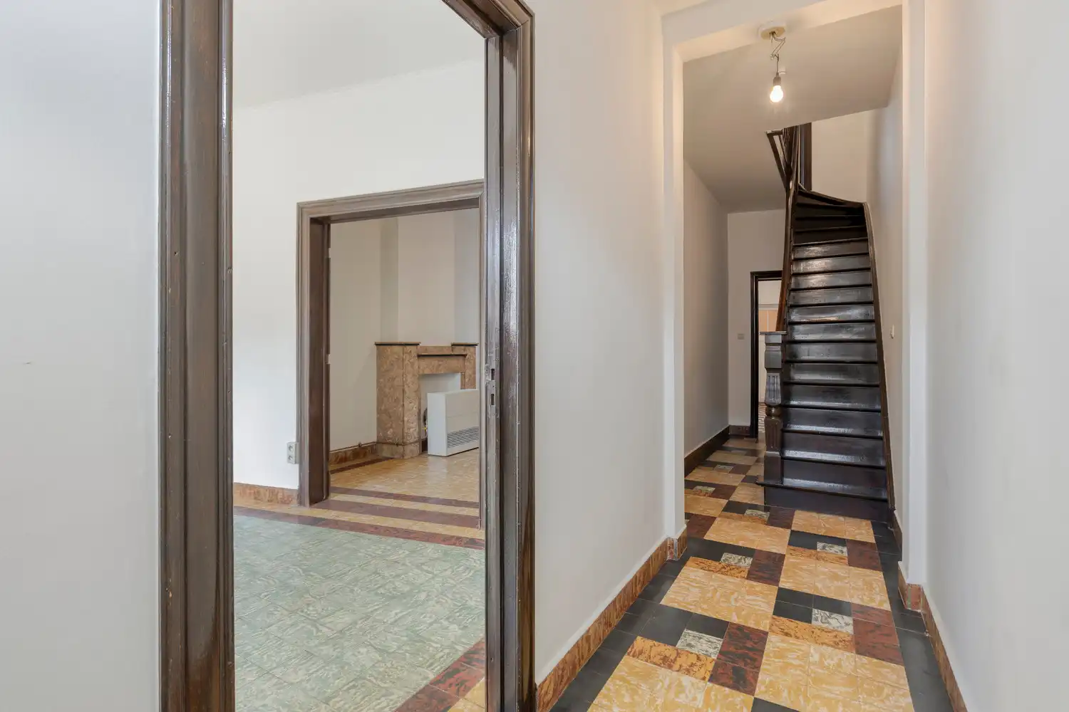 CHARMANTE EN INSTAPKLARE WONING TE DIEST! foto 2