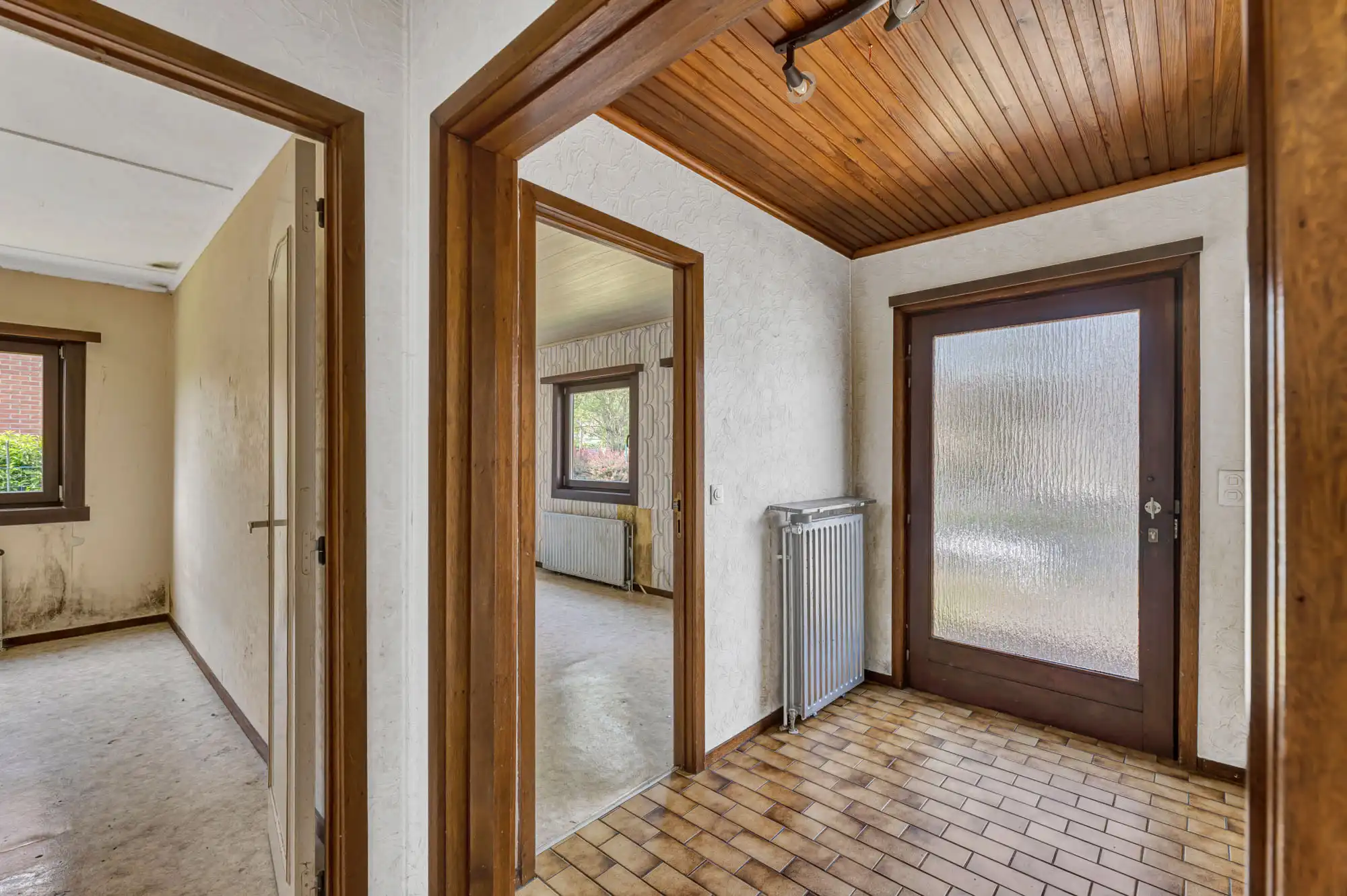 Te renoveren bungalow op een rustige locatie foto 3