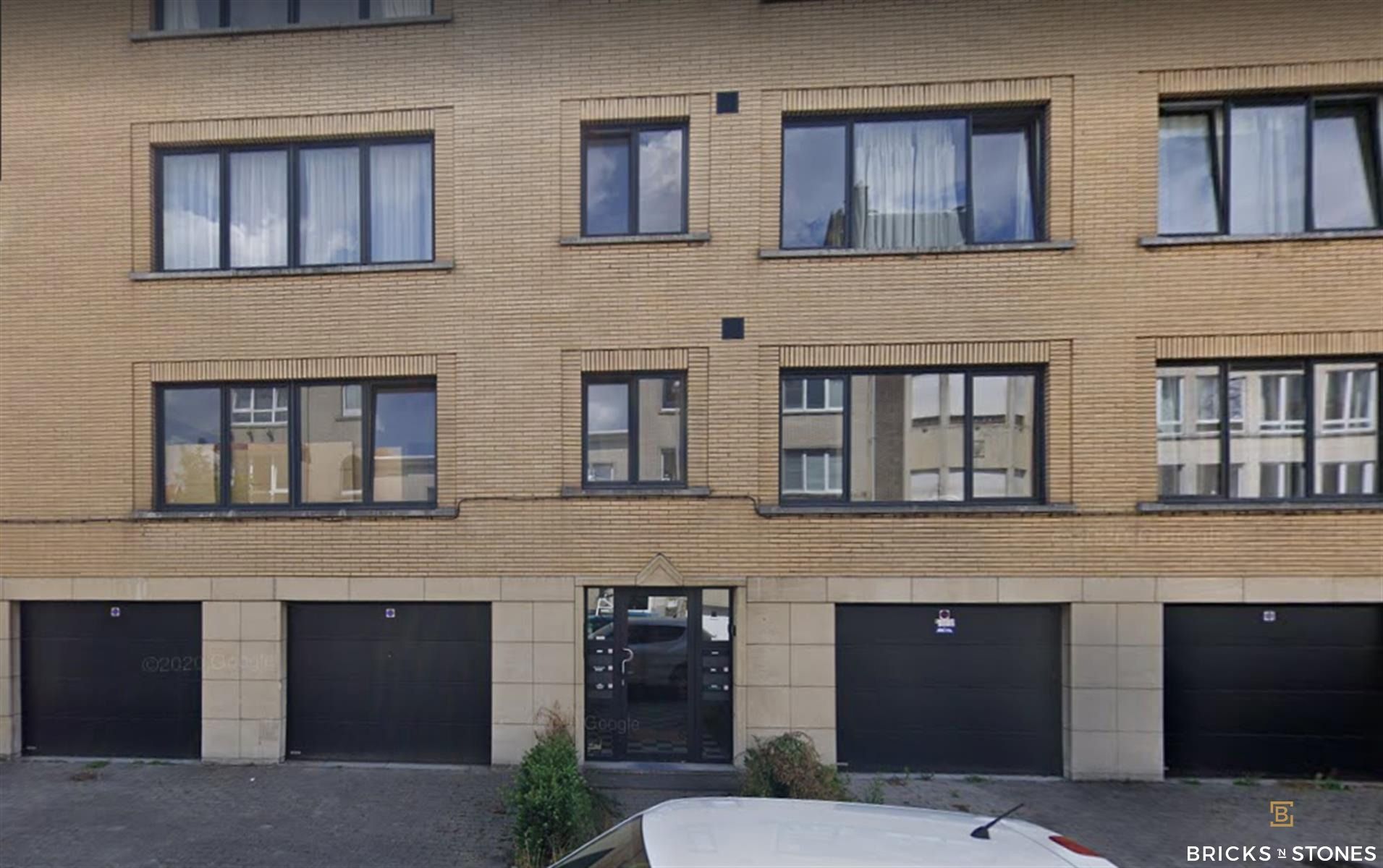 Gesloten garagebox te huur in Pulhofwijk foto 4