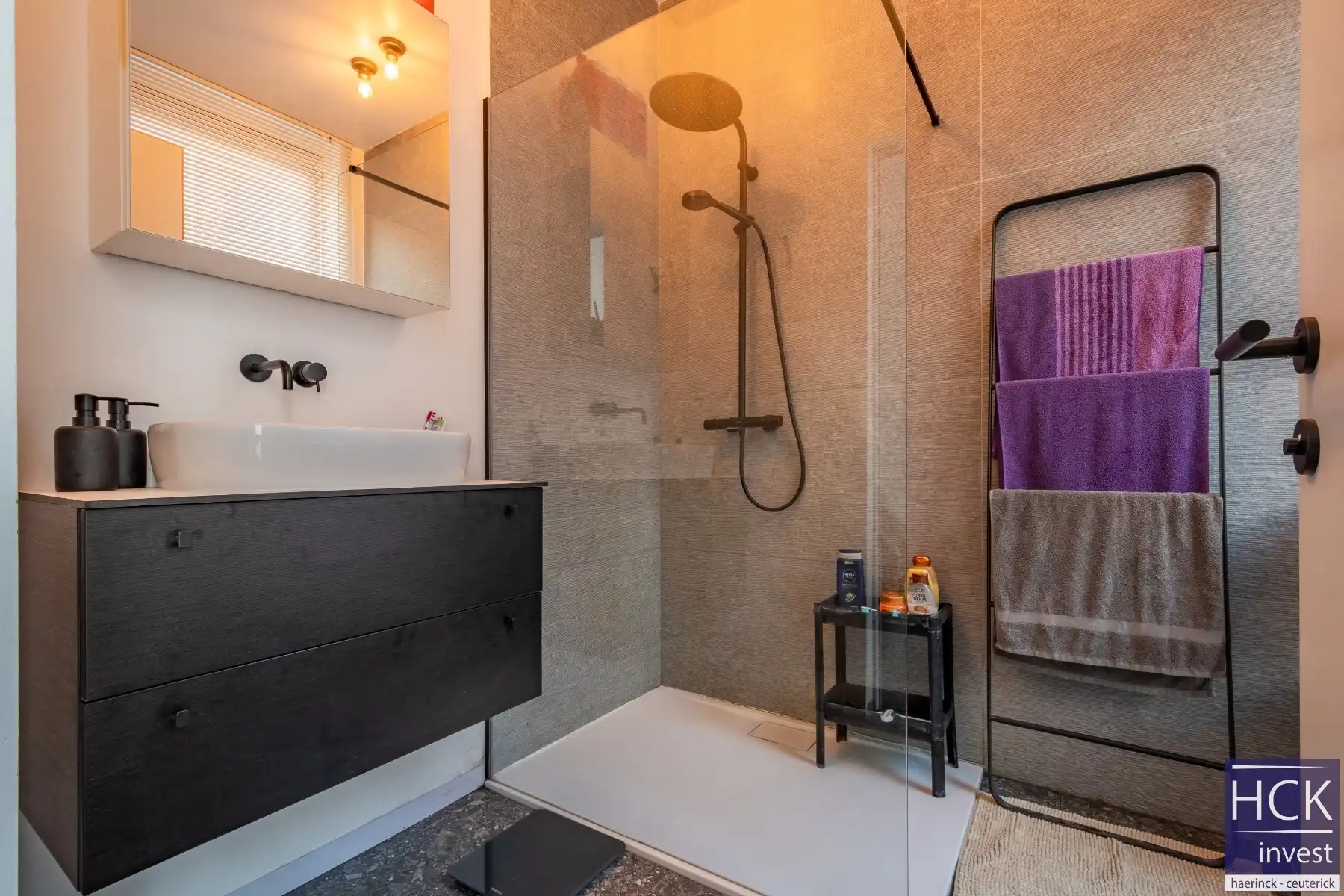 KORTRIJK - Instapklare woning met 2 SLPK. + bureau én stadskoer foto 10