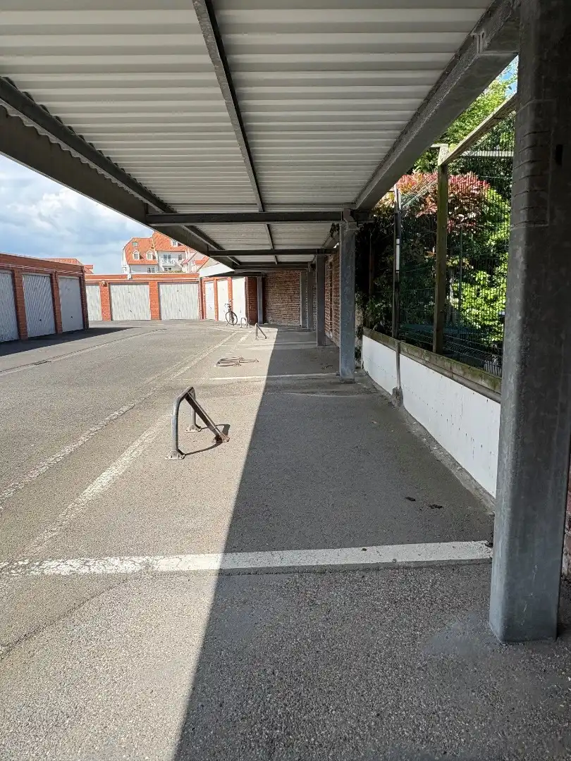 Overdekte staanplaats op zeer centrale locatie te Heist-aan-Zee foto 5