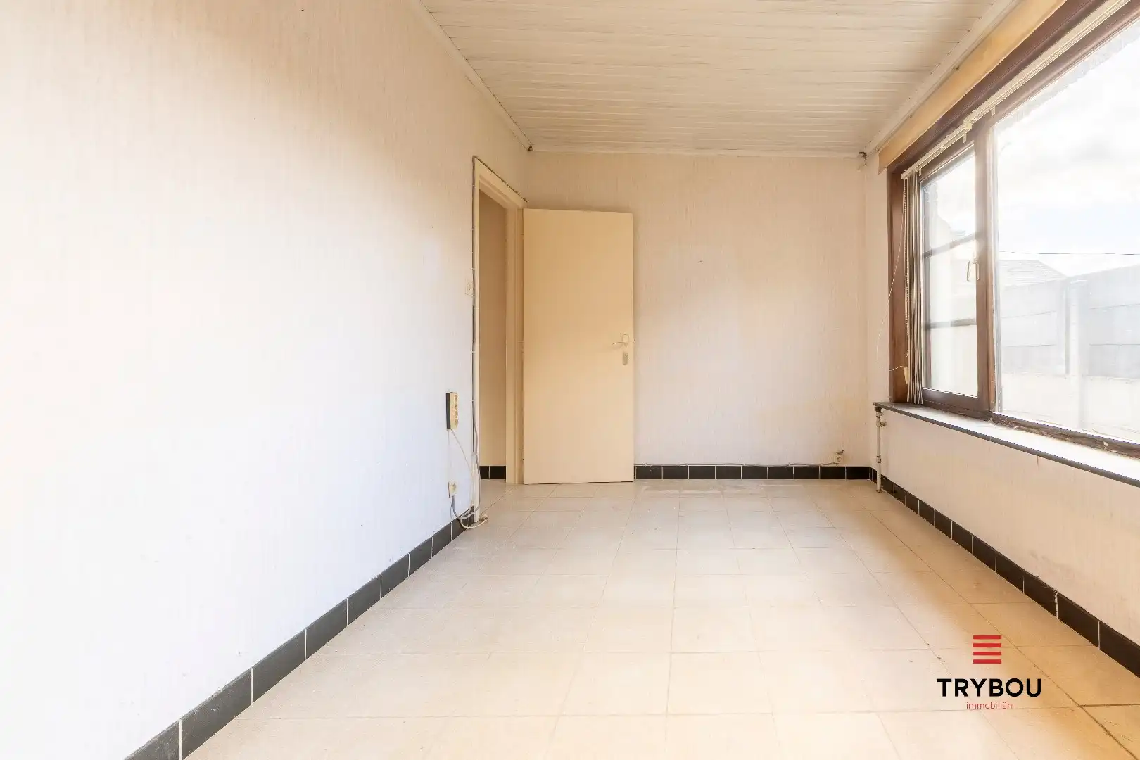 Gelijkvloerse woning met 2 garages in het centrum van Houthulst foto 7