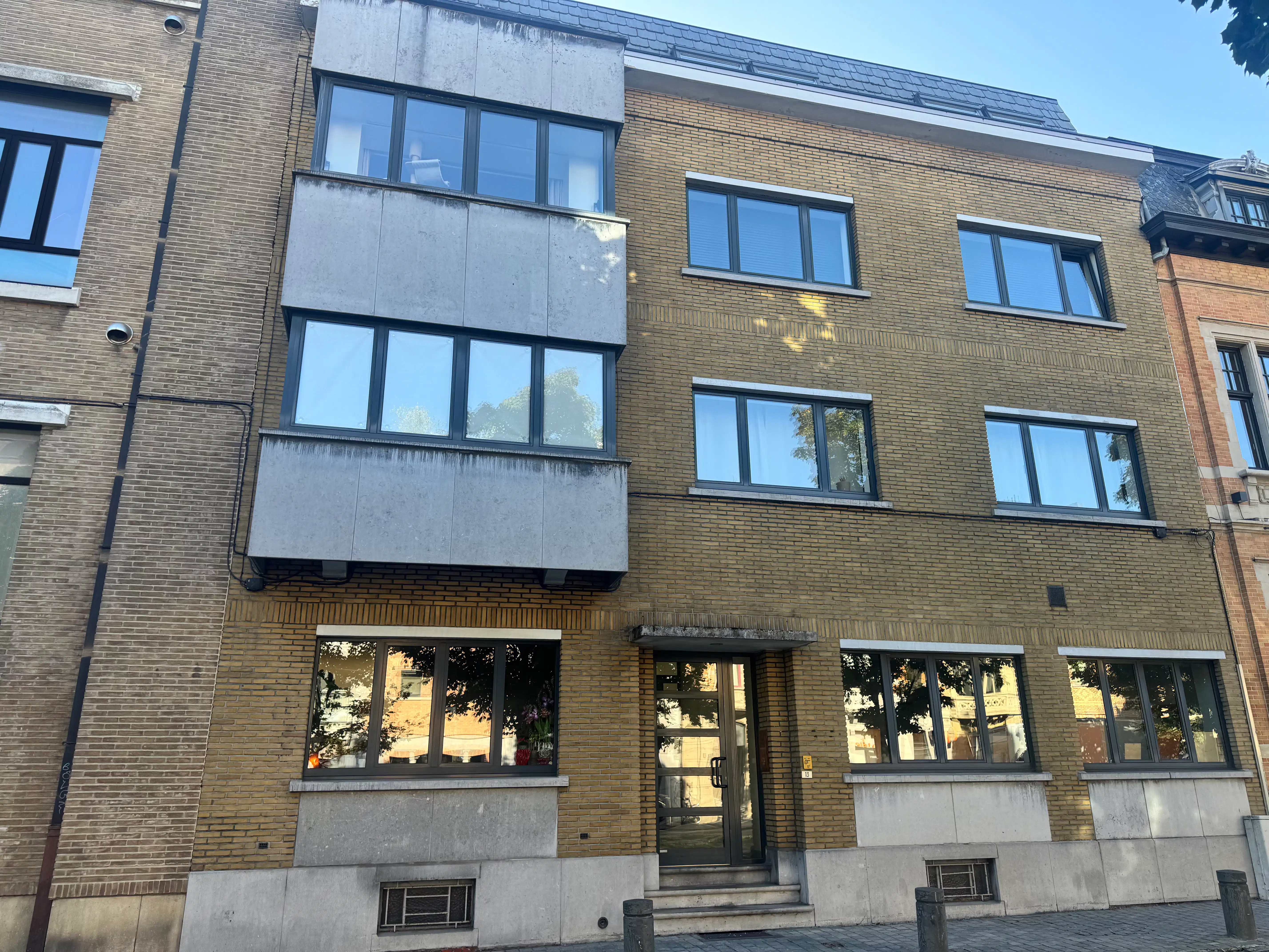 Appartement met terras en gemeenschappelijke tuin op toplocatie in Hasselt foto {{pictureIndex}}