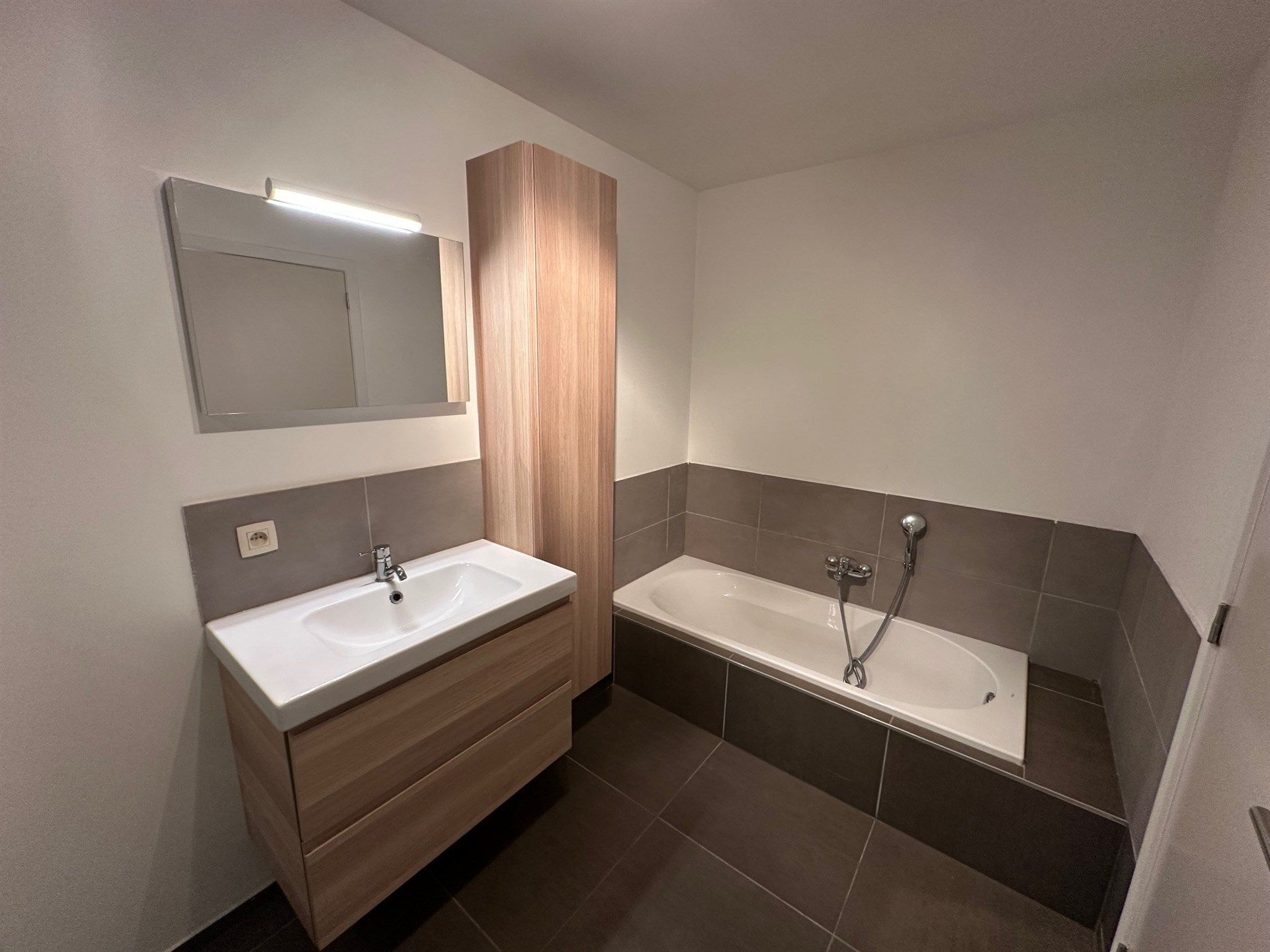 Bureel- of opslagruimte in tweede lijn met vlotte bereikbaarheid foto 9