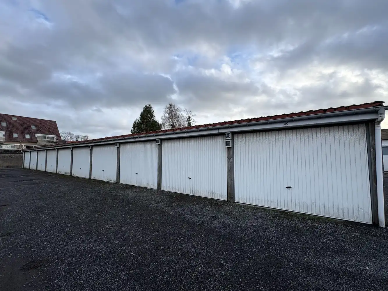 GARAGEBOX IN HET CENTRUM VAN TORHOUT foto {{pictureIndex}}