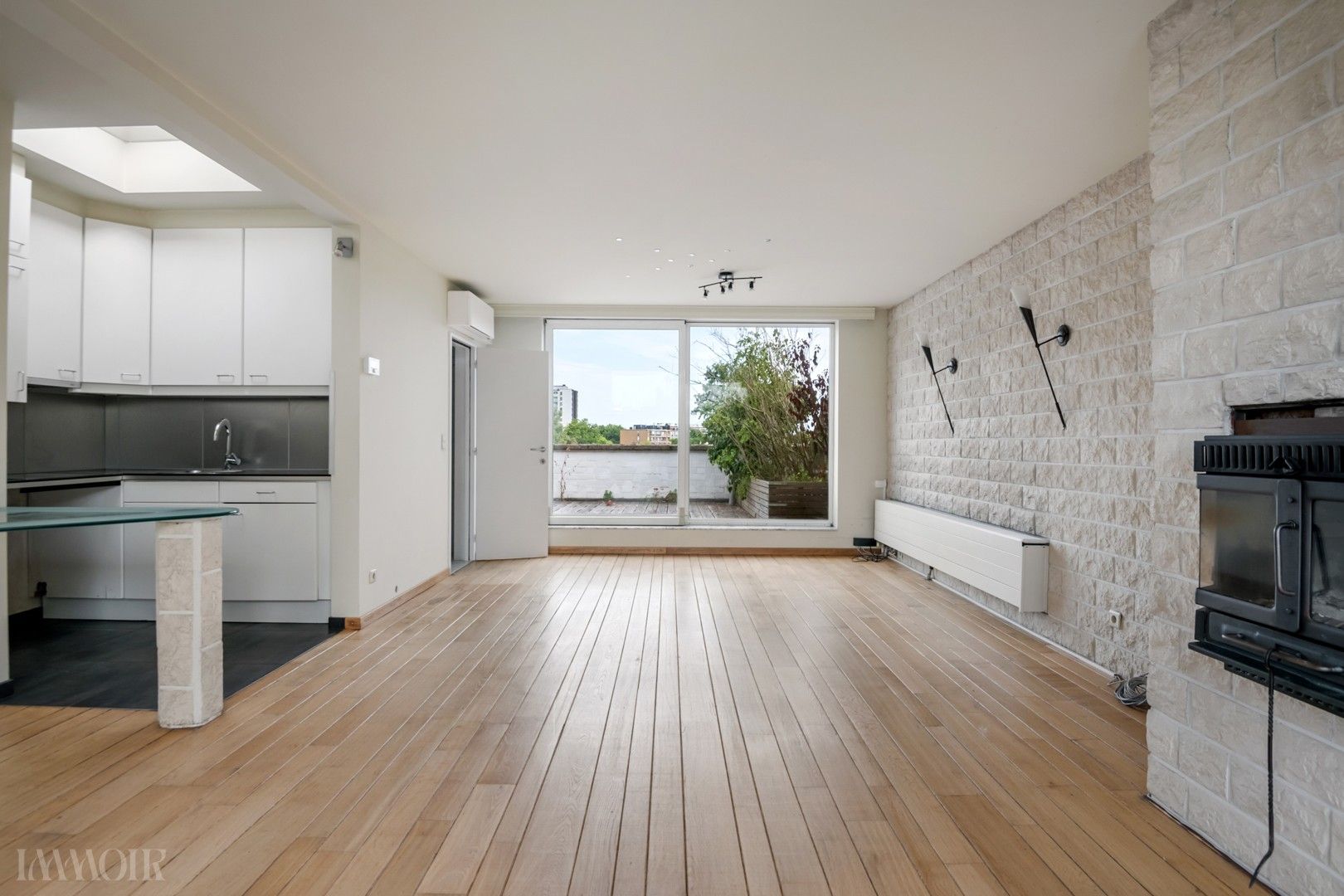 Instapklaar dakappartement met terras en panoramisch zicht in Merksem foto 2
