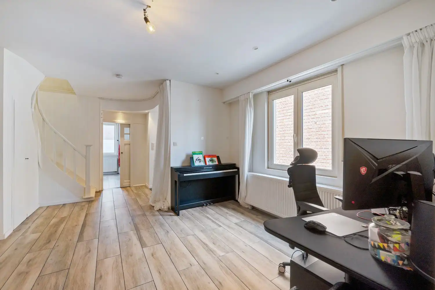 Recent gerenoveerde woning met 4 slaapkamers en ruime tuin foto 10