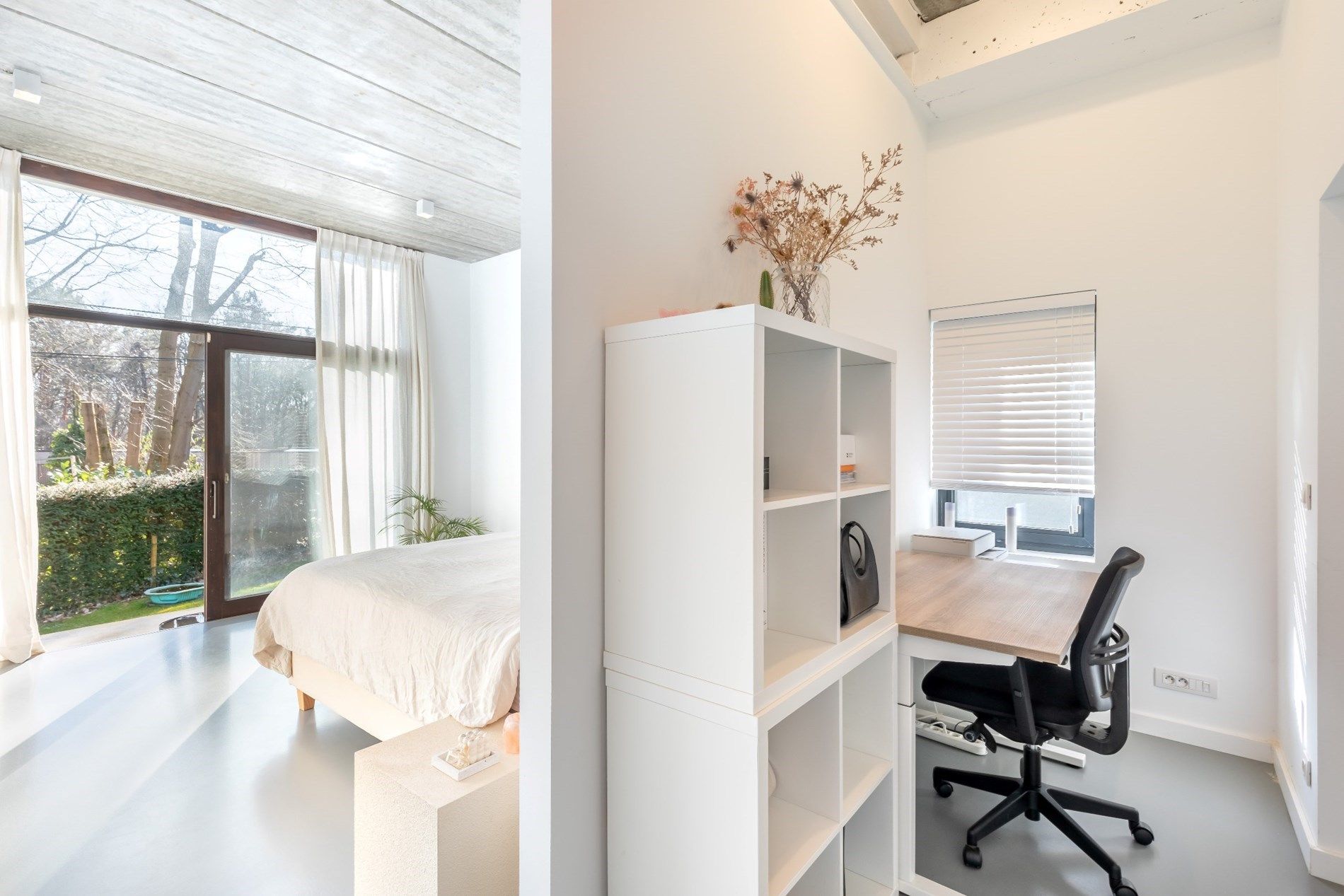 Architecturale woning in bosrijke omgeving. foto 12