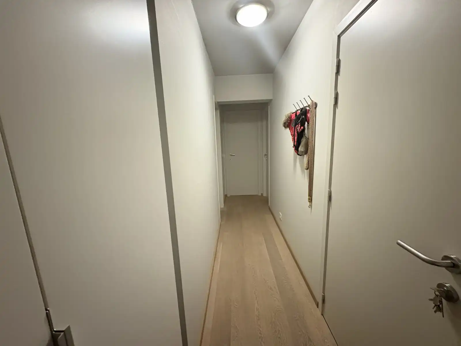 Instapklaar appartement met 2 slaapkamers, garage en 2 terrassen in hartje Waregem! foto 2