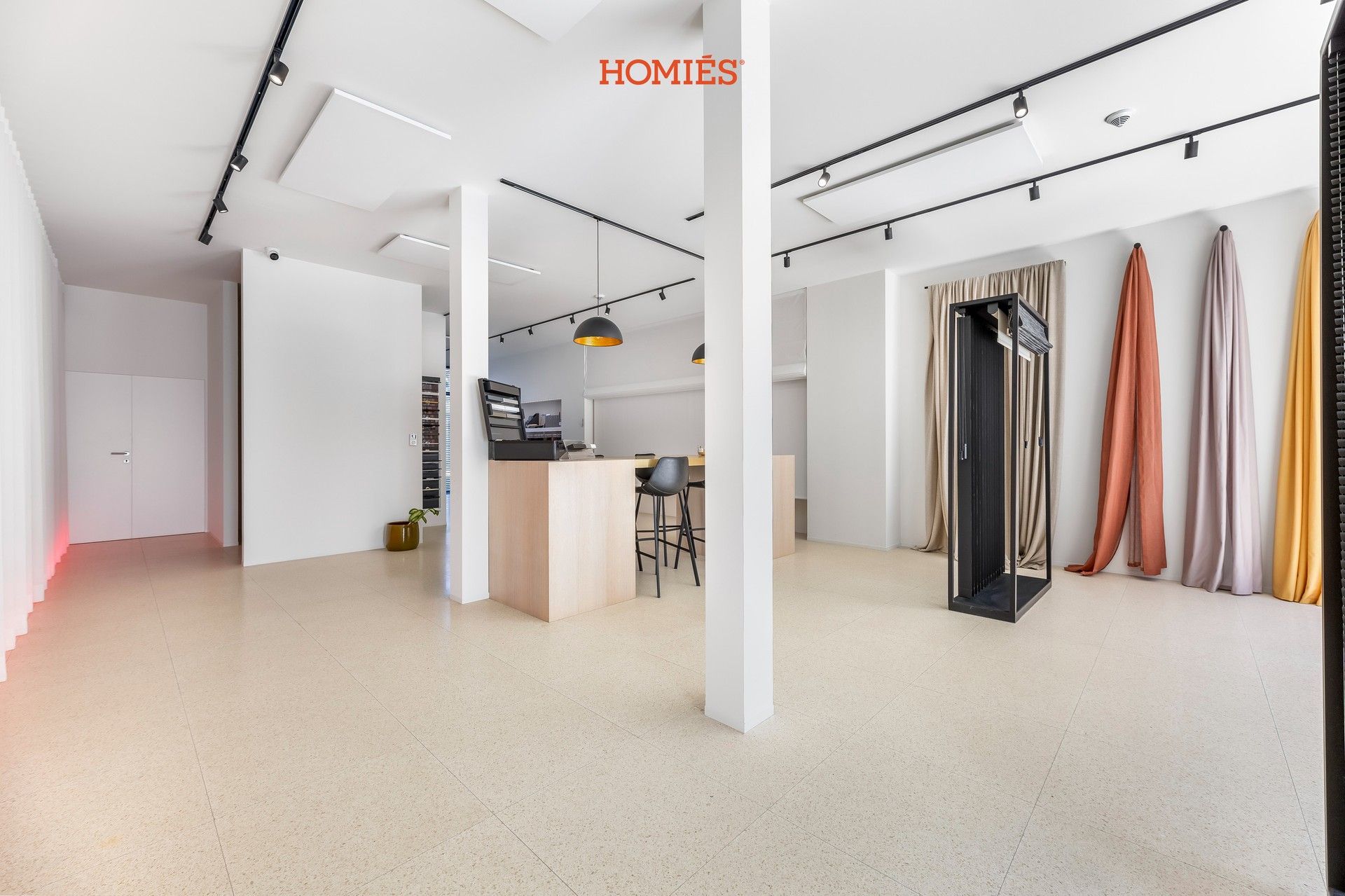 Ruime handelsruimte op toplocatie foto 6