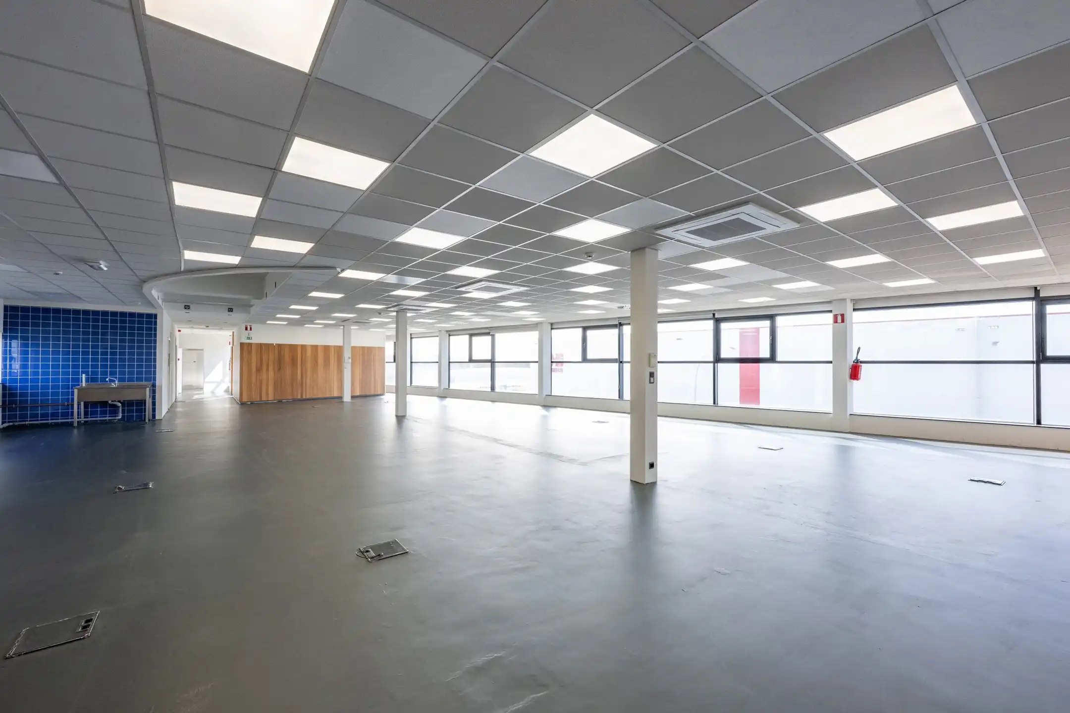 TE HUUR Bedrijfsgebouw te Wilrijk foto 17