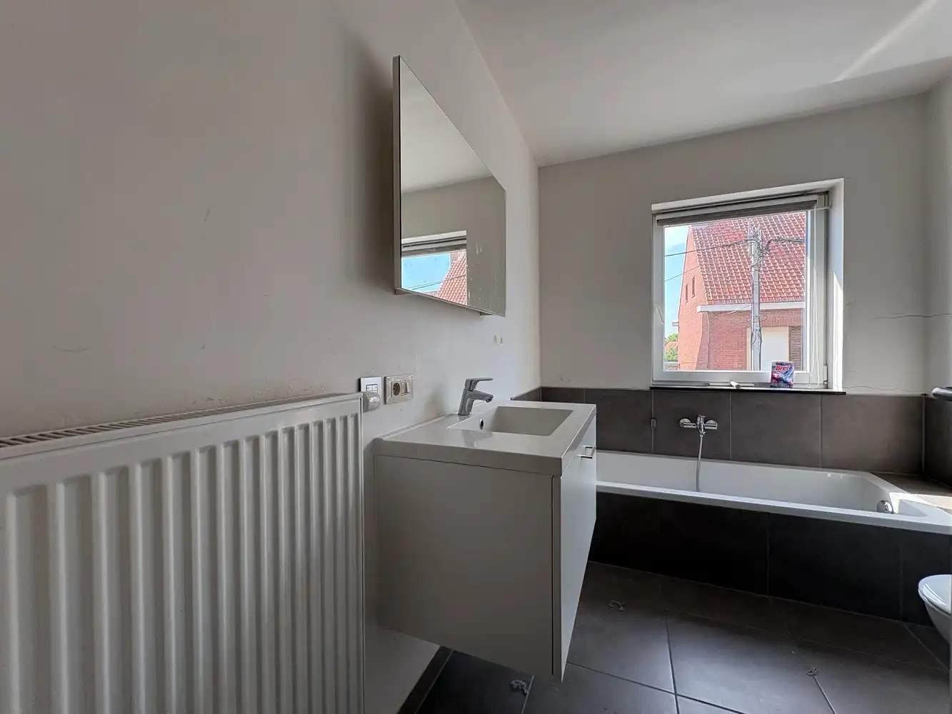 Ruime gezinswoning met 3 à 4 slaapkamers, garage en tuin foto 6
