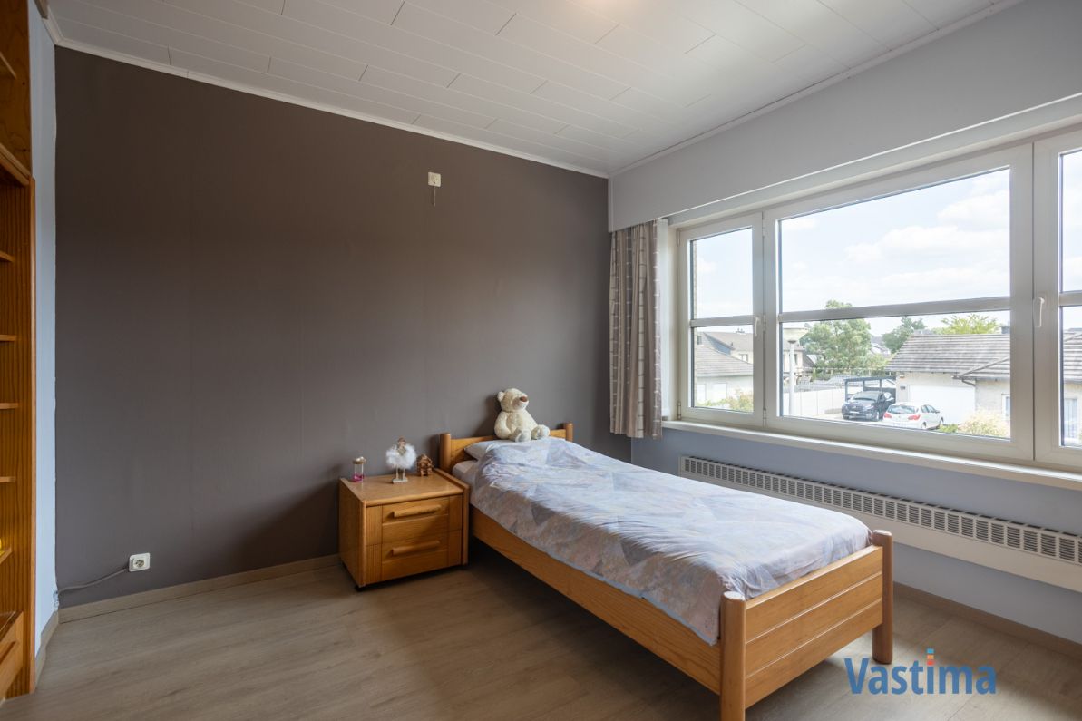 Halfopen gezinswoning met 3-4 slaapkamers en extra garage foto 17