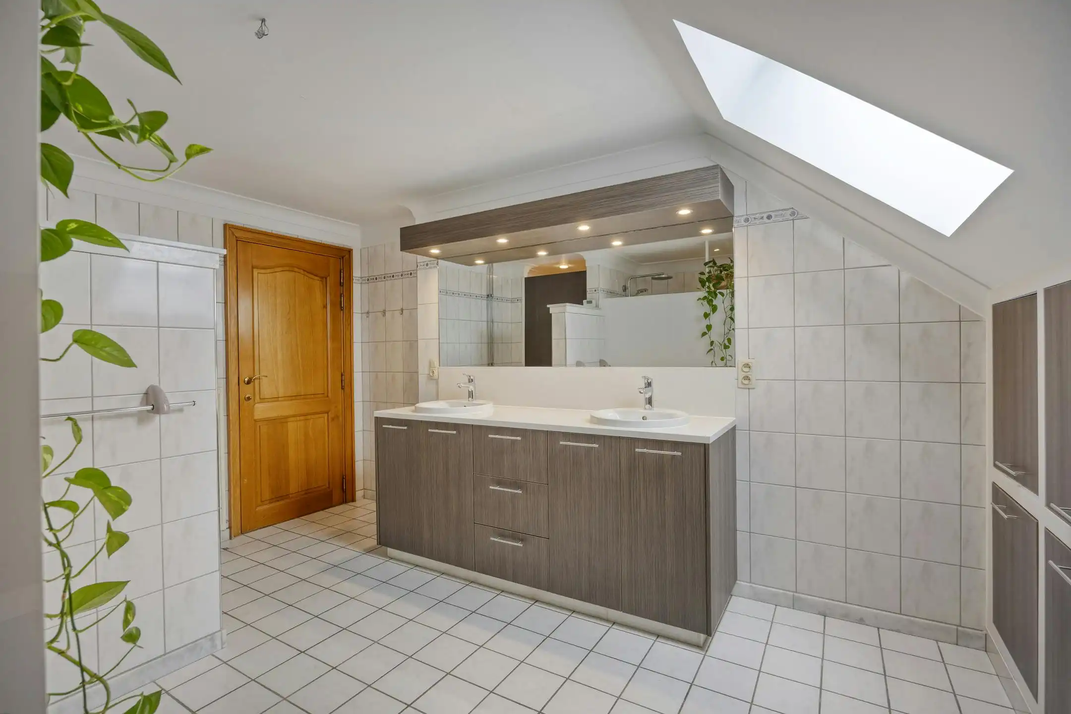 Handelshuis met café en feestzaal + bouwgrond te koop in Tongerlo  foto 30