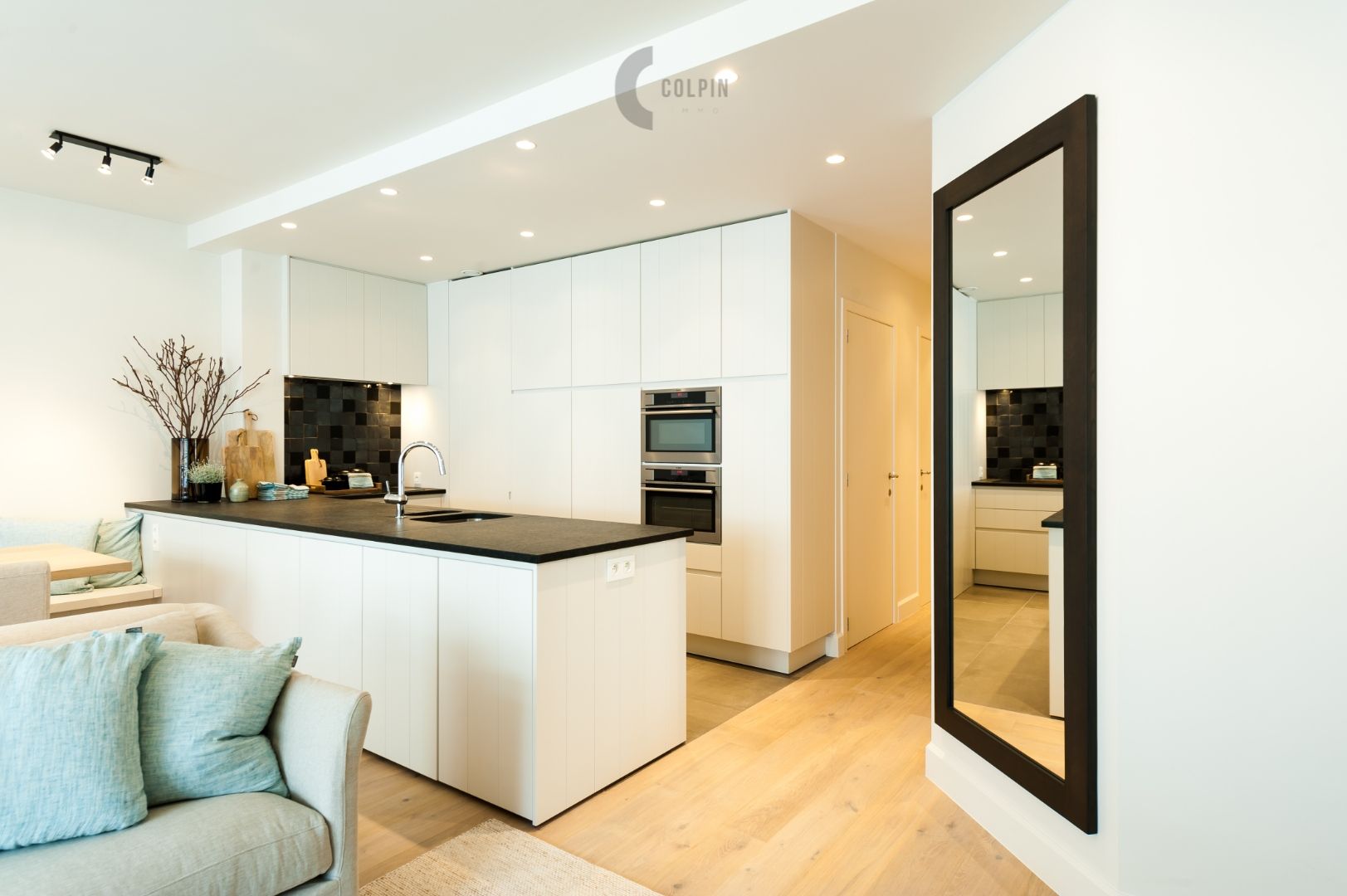 Instapklaar, gemeubeld appartement in een zijstraat van het Heldenplein. foto 3