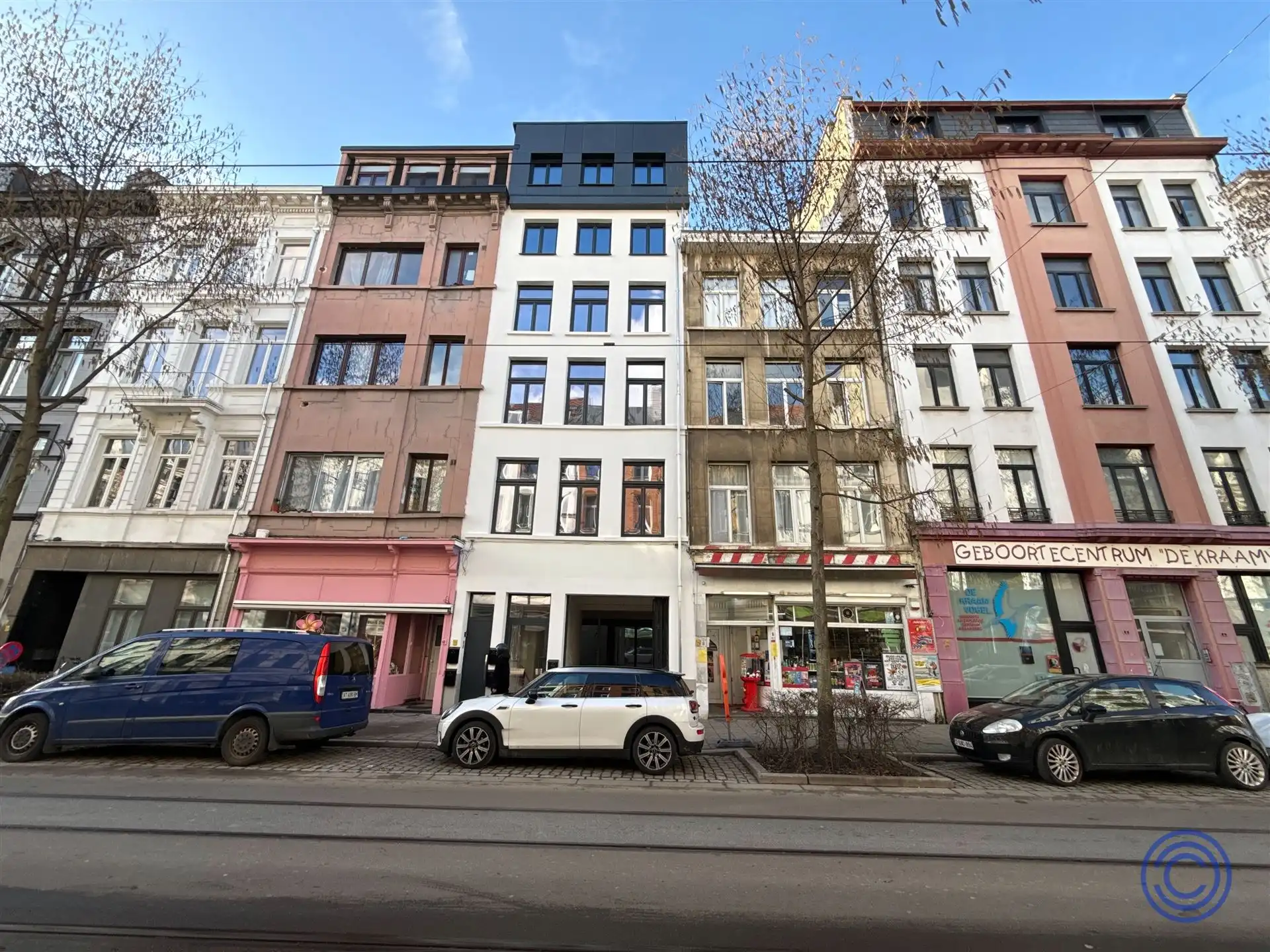 Prestigieus opbrengstgebouw aan Marnixplaats met potentieel rendement van 5%! foto {{pictureIndex}}