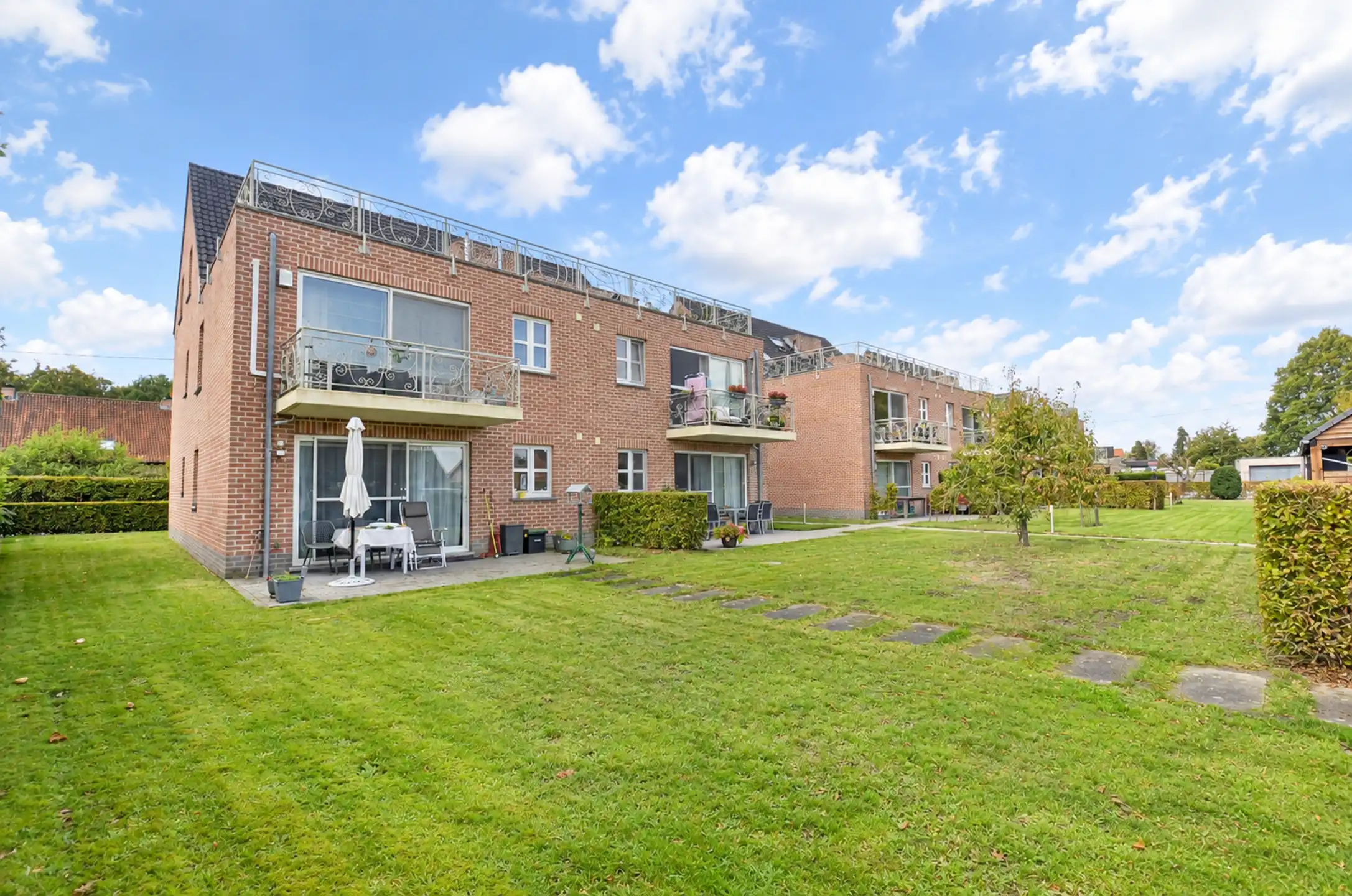 Gezellig tweeslaapkamerappartement met zonnig terras en groen uitzicht foto 10