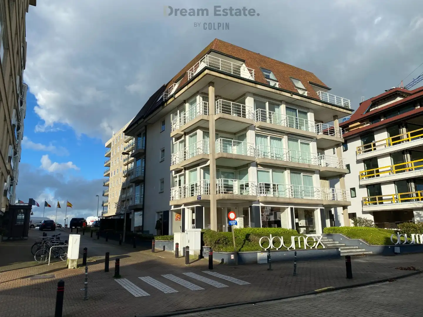 Autostaanplaats gelegen in de Kustlaan foto {{pictureIndex}}