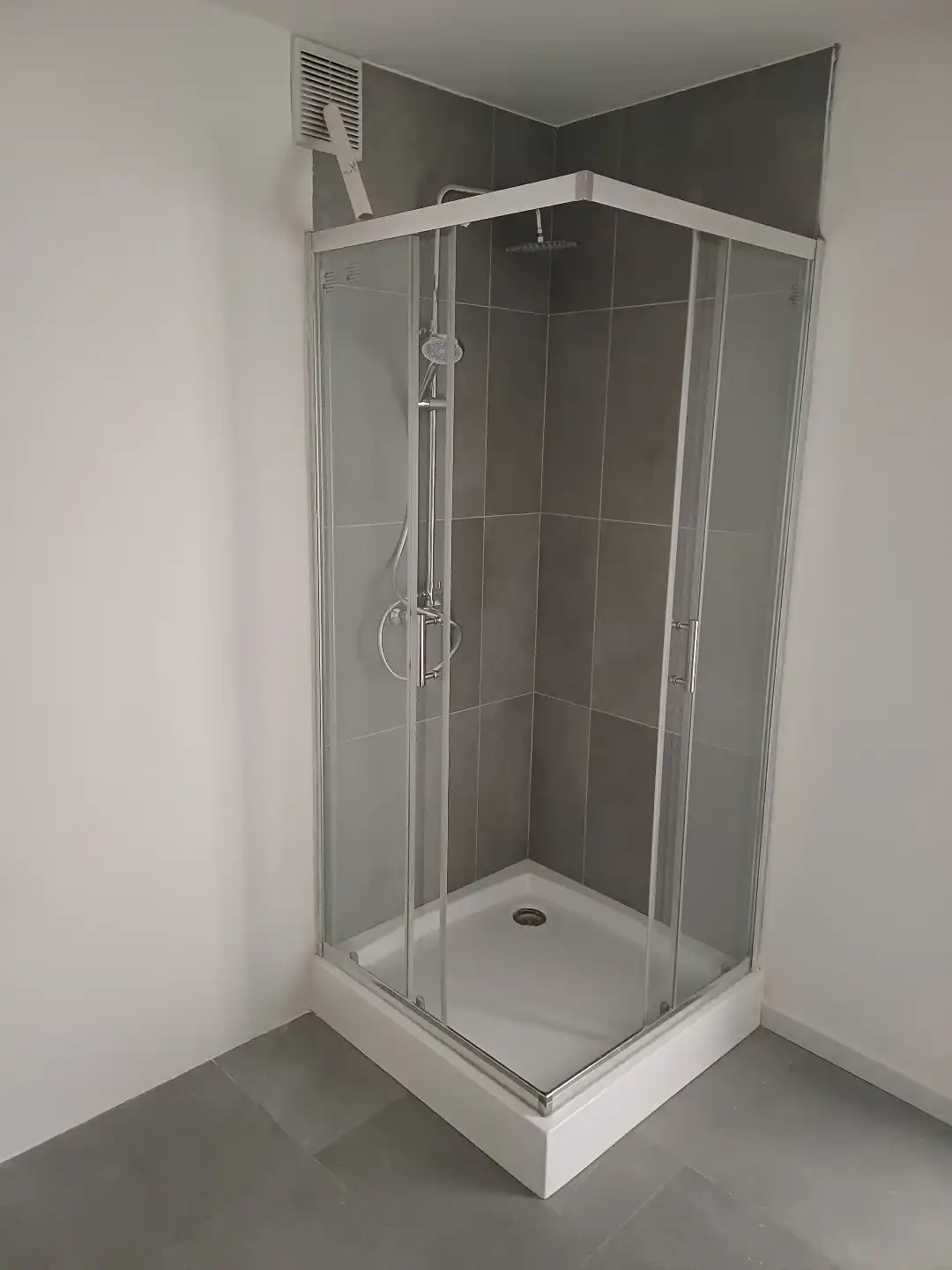 Volledig gerenoveerd 3 slaapkamer appartement in Neerpelt centrum. foto 12