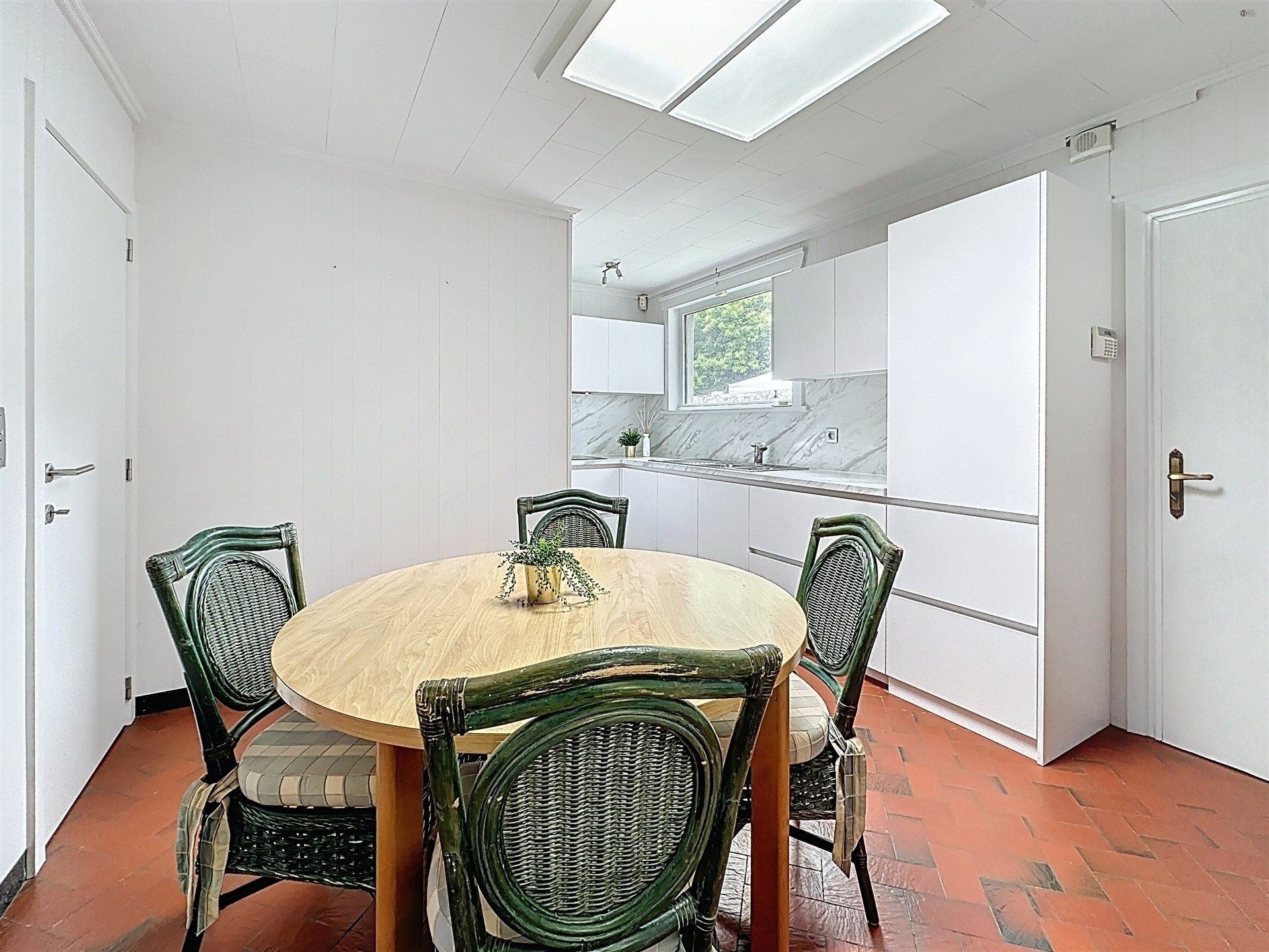 Charmante ruime woning met 4 slaapkamers en bijgebouw (40m²) op perceel van 290m² foto 7