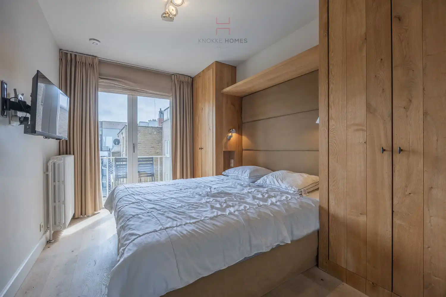 Ruim twee- slaapkamerappartement met frontaal zeezicht foto 13