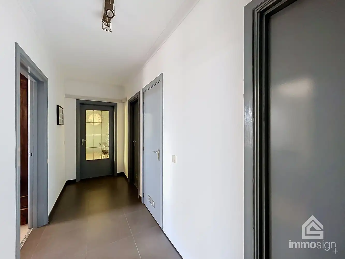 Praktisch appartement met twee slaapkamers in hartje Bree! foto 6