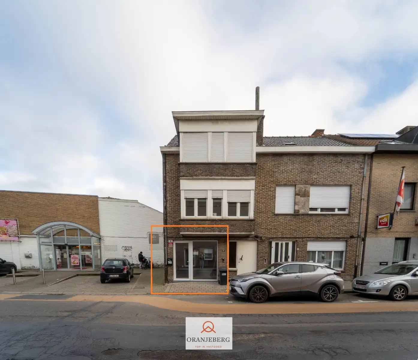 Compact handelspand met buitenruimte in centrum Drongen TE HUUR foto 2