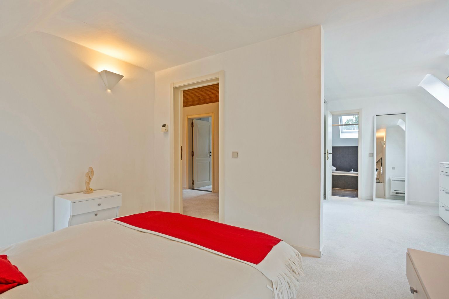WONING IN DOODLOPENDE STRAAT , GRENZEND AAN NATUURGEBIED foto 16
