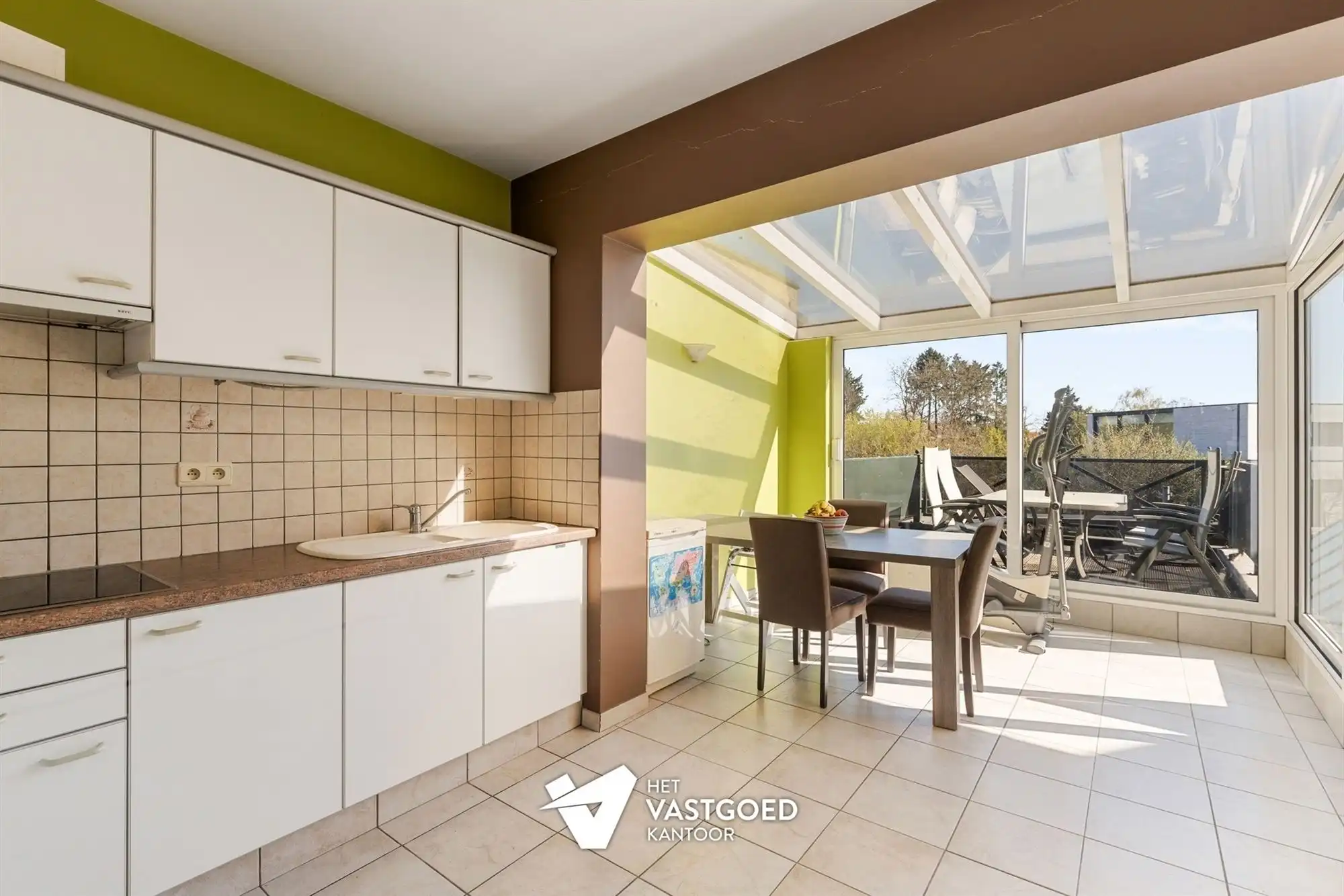 ZEER RUIM EN LICHTRIJK DUPLEX APPARTEMENT (149M²) MET 2 SLAAPKAMERS EN LEUKE VERANDA MET 2 TERRASSEN TE LAAKDAL foto 10