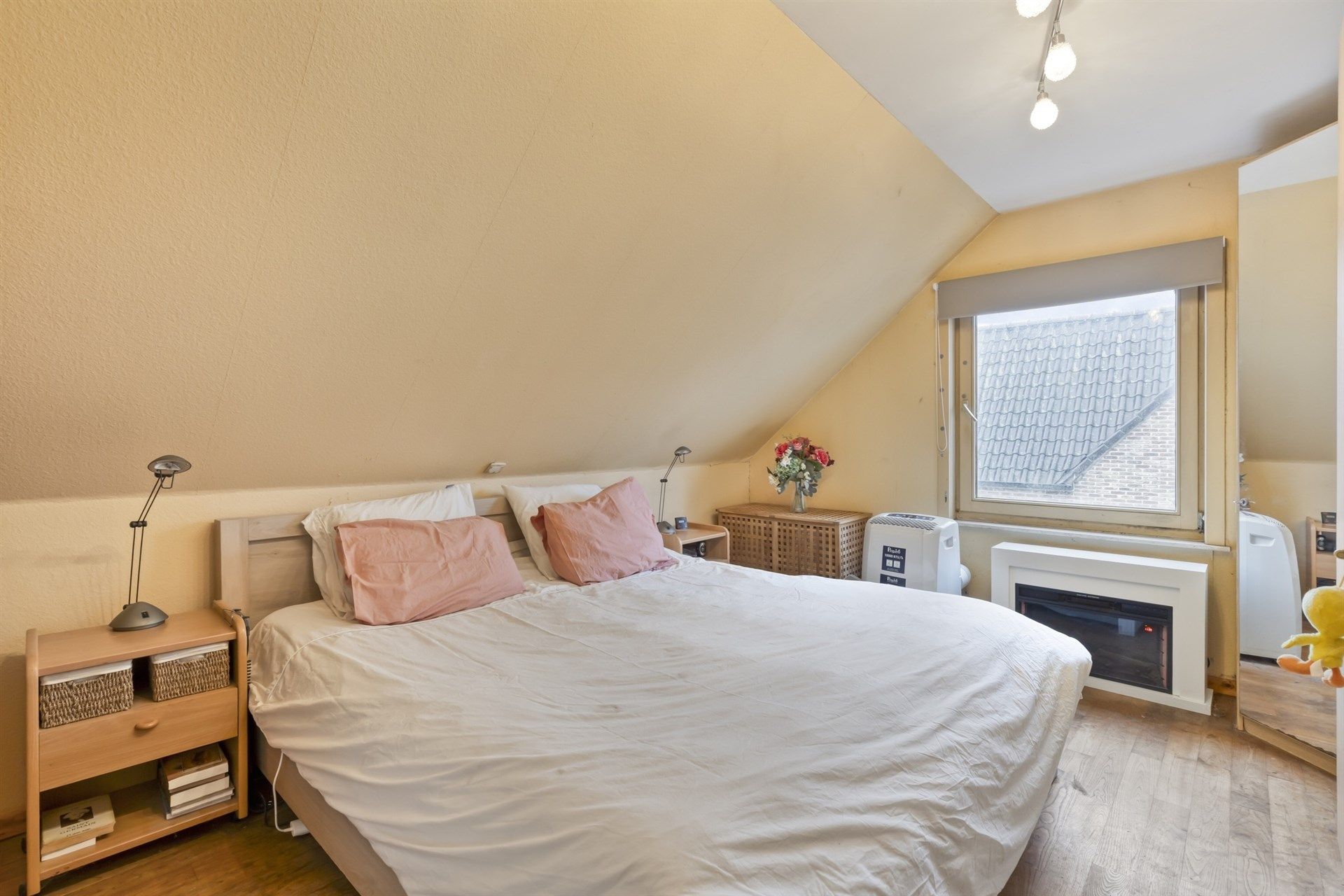 Woning met 4 slaapkamers in een rustige woonwijk foto 8