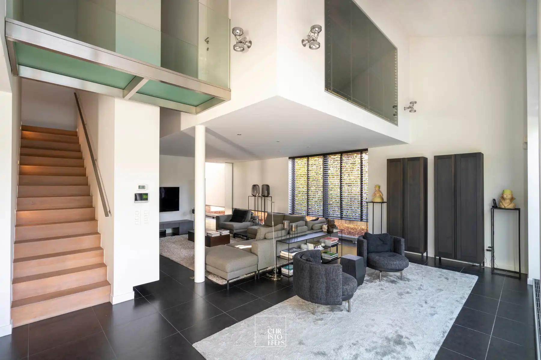 Moderne villa (374 m²) met zwembad en poolhouse op perceel van 1.039 m² foto 2