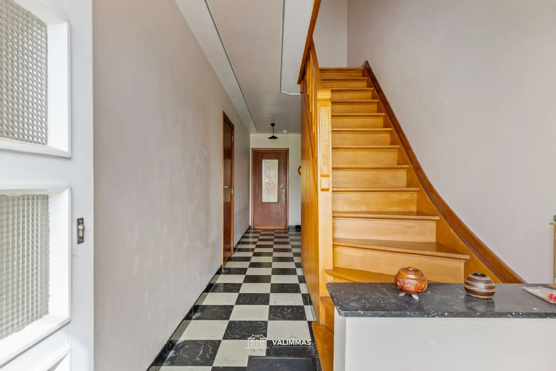 Verzorgde en welgelegen rijwoning met ruime garage, tuin... foto 7