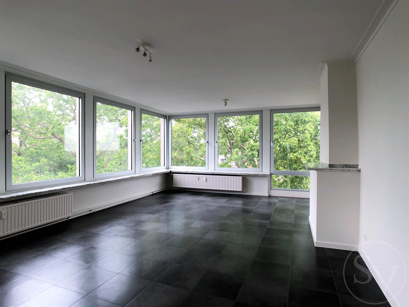 Appartement met 2 slaapkamers, balkon en garage. foto 3
