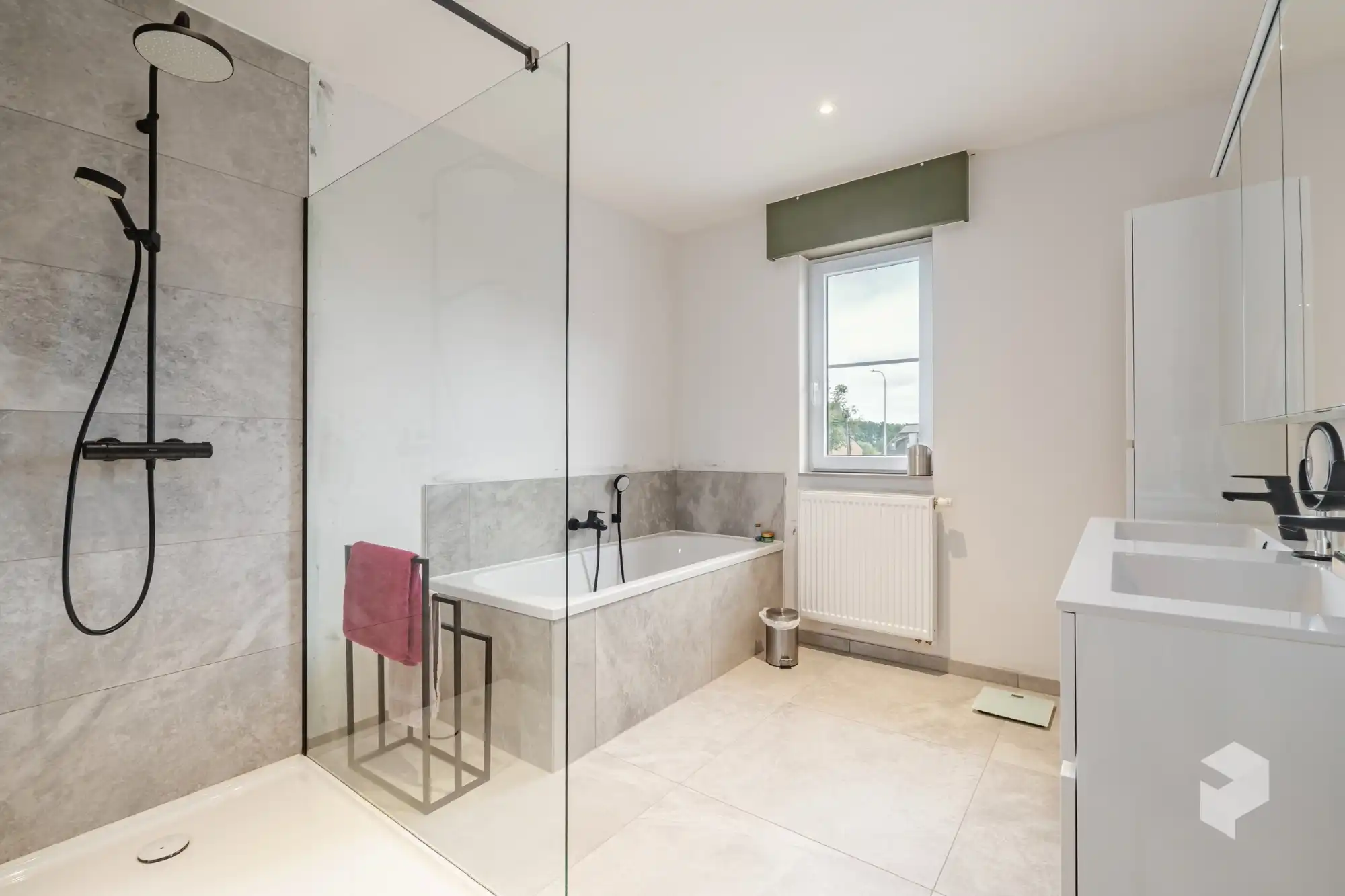 Recente (bj. 2023) royale woning met 4 SLPK (5 mogelijk) en grote tuin (EPC A) foto 16